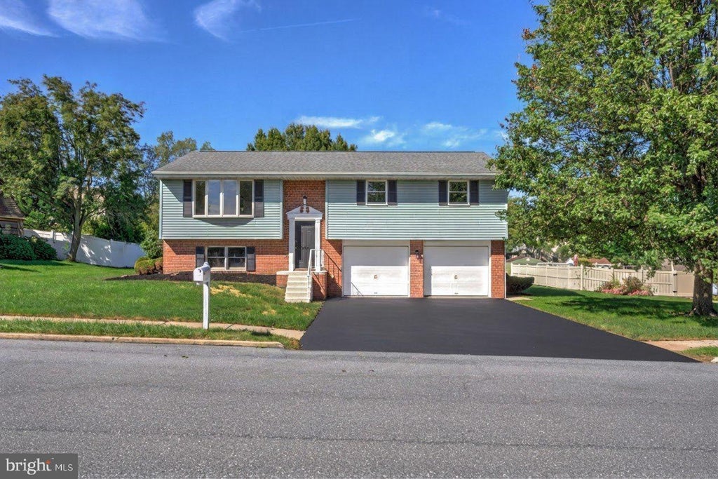 Photo of 929 Spring Garden Street, ELIZABETHTOWN, PA 17022 (MLS # PALA2095070)