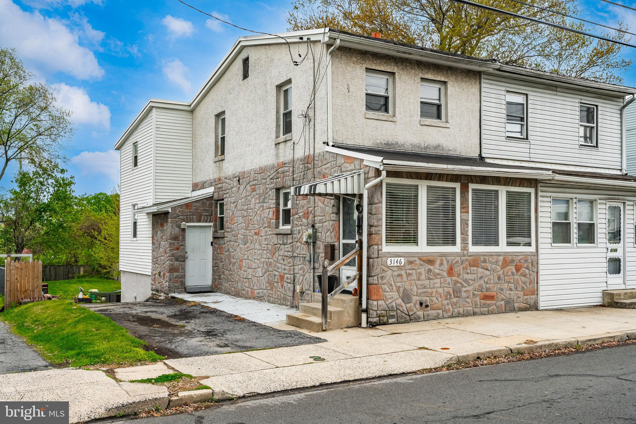 3146 MONTROSE AVENUE