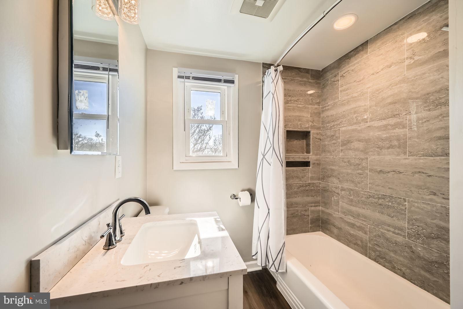 FOX RIDGE MANOR - Residential Lease