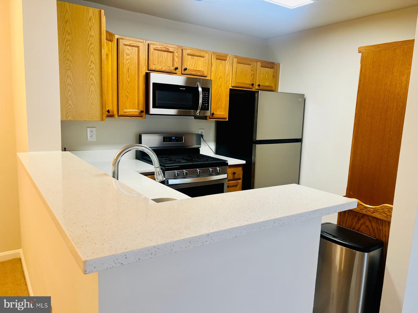 1049 GARDENVIEW LOOP 204