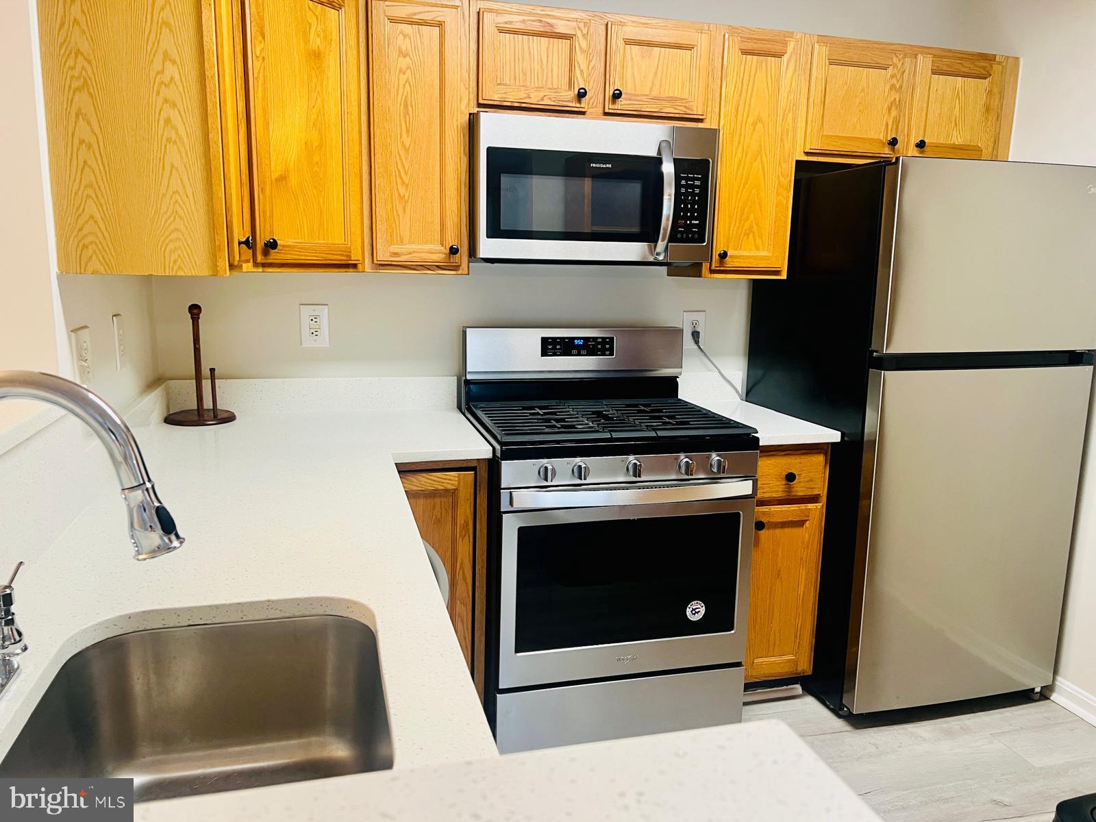 1049 GARDENVIEW LOOP 204