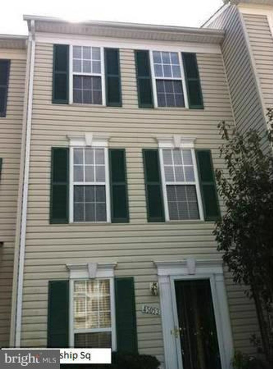 ASHBURN: THREE LEVEL TOWN HOUSE 1536 SQFT, THREE BEDROOMS,THREE BATHS,TWO LIVING ROOMS, GRANITE KITCHEN, HARDWOOD FLOOR, GAS FIRE PLACE, CENTRAL A/C. DRIVEWAY,BACKYARD WITH PATIO, YARD WITH A 6 FOOT PRIVACY FENCE,ASSIGNED CAR PARKING AND DRIVEWAY PARKING, CENTRAL PARK, GEORGE WASHINGTON UNIVERSITY. CLOSE TO WASHINGTON DULLES INTERNATIONAL AIRPORT(IAD). GREAT NEIGHBORHOOD, UPSCALE LIVING