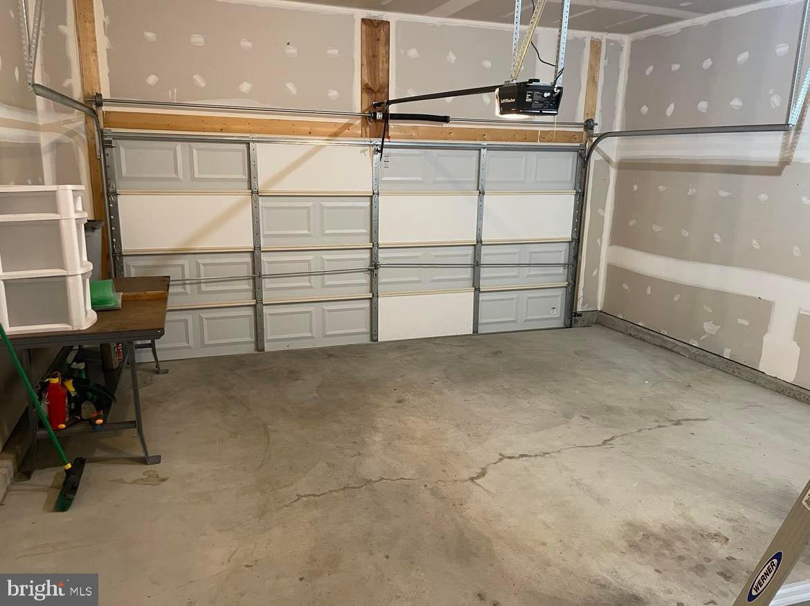 POTOMAC STATION - Residential Lease