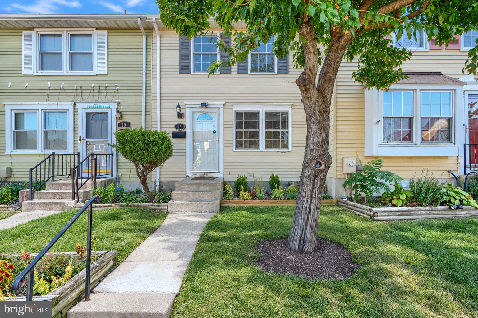 12 BANTRY COURT