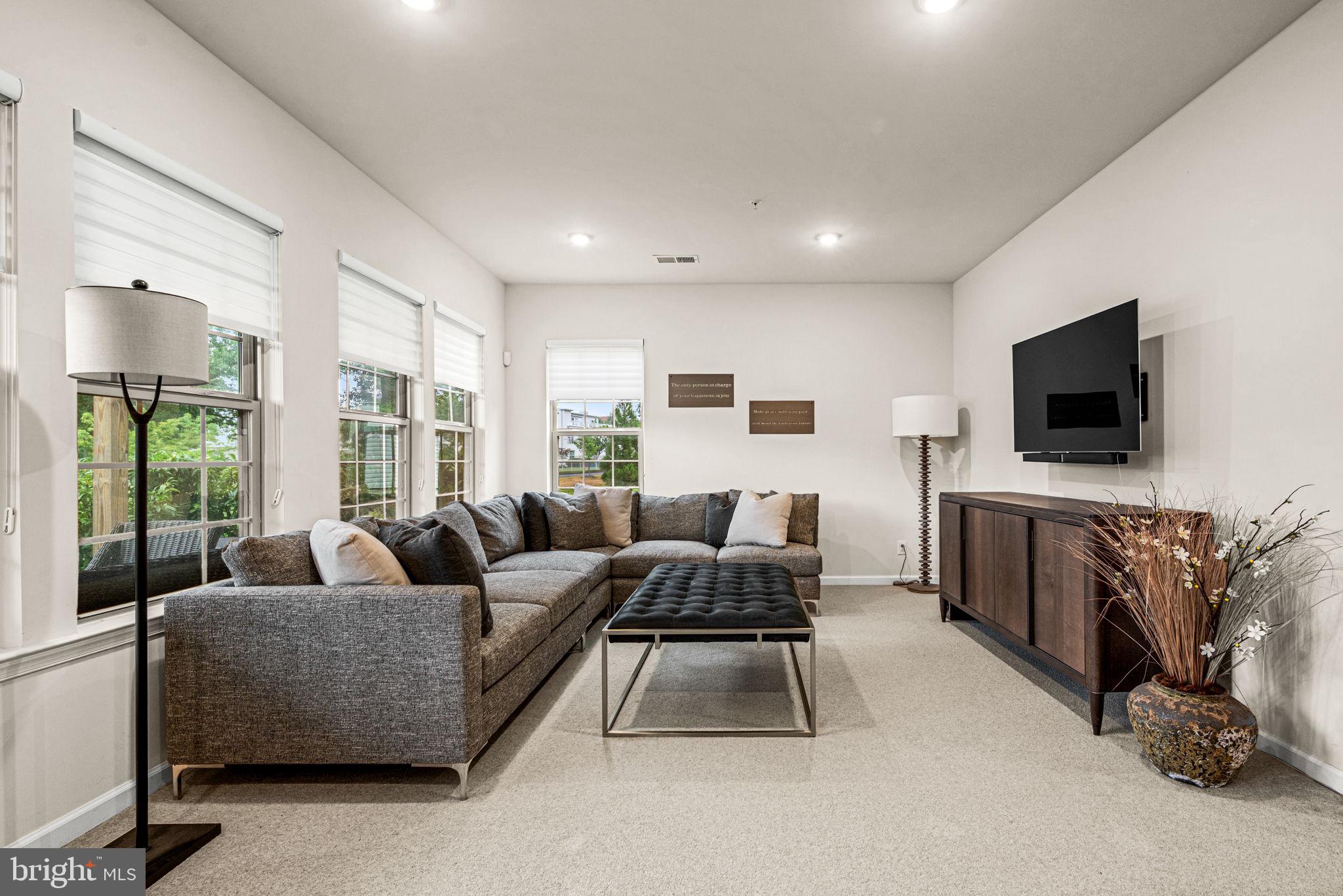 TALL OAKS - Residential