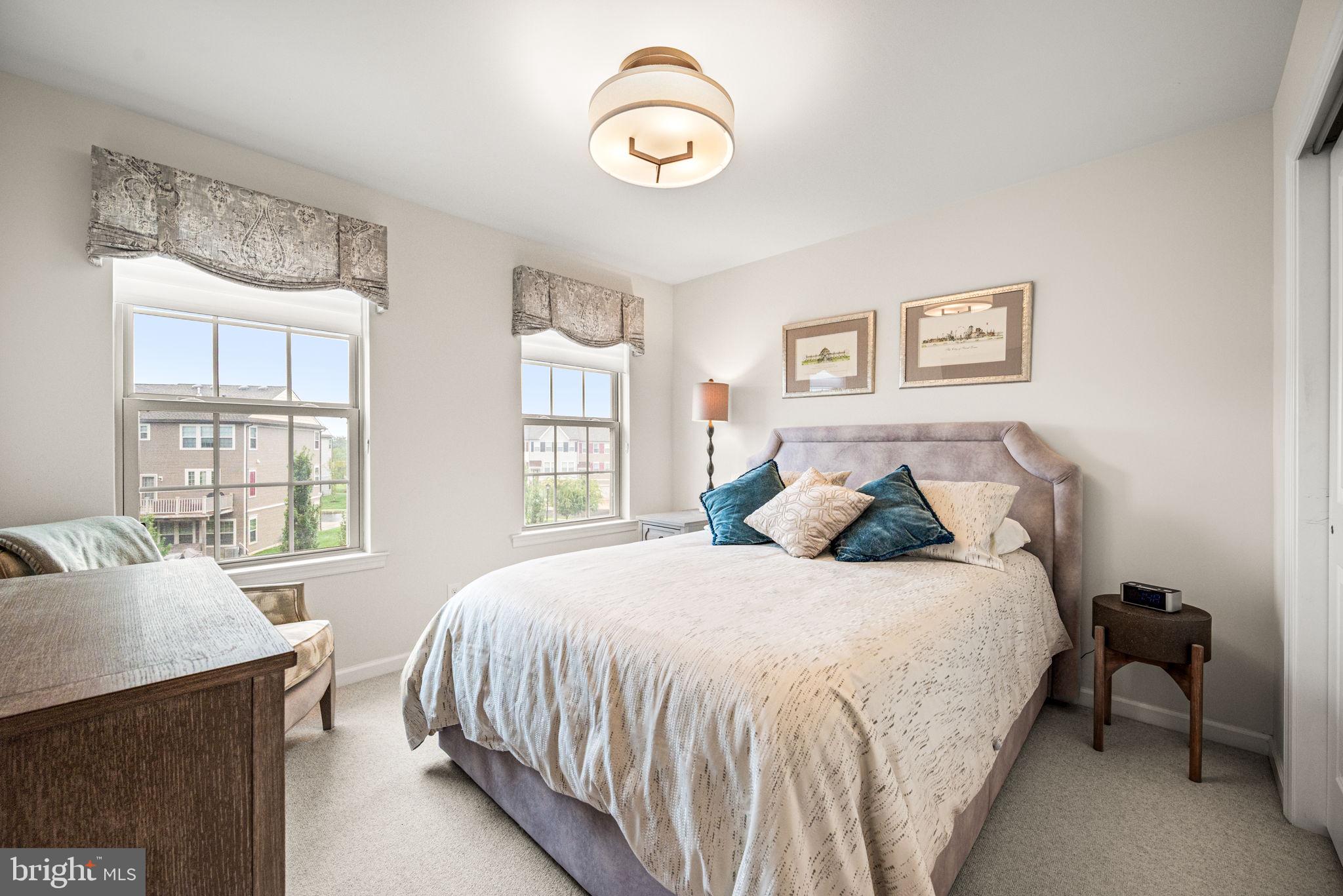 TALL OAKS - Residential