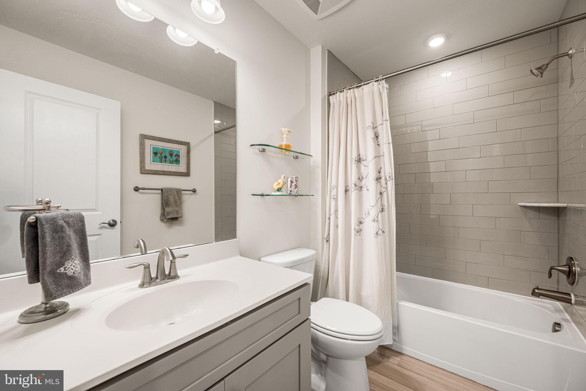 TALL OAKS - Residential