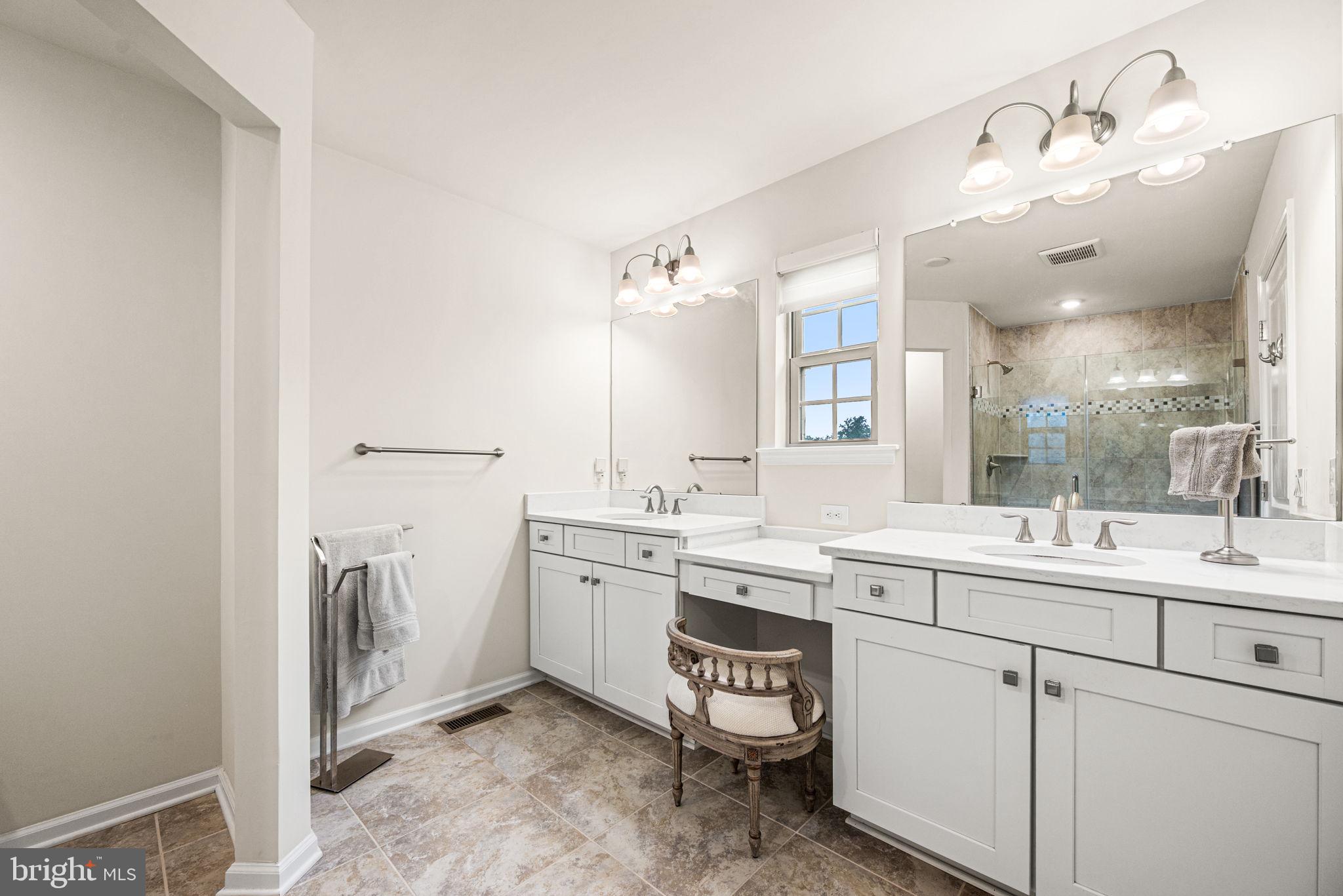 TALL OAKS - Residential