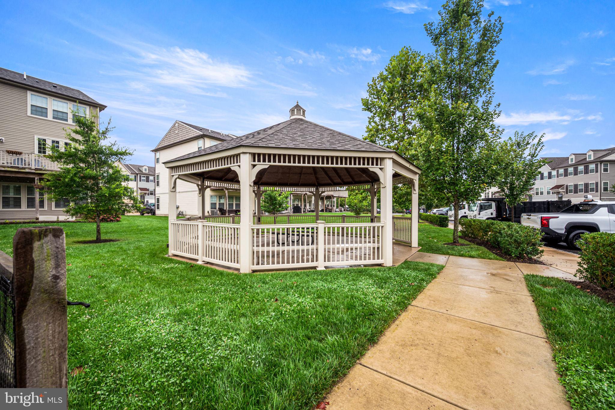 TALL OAKS - Residential