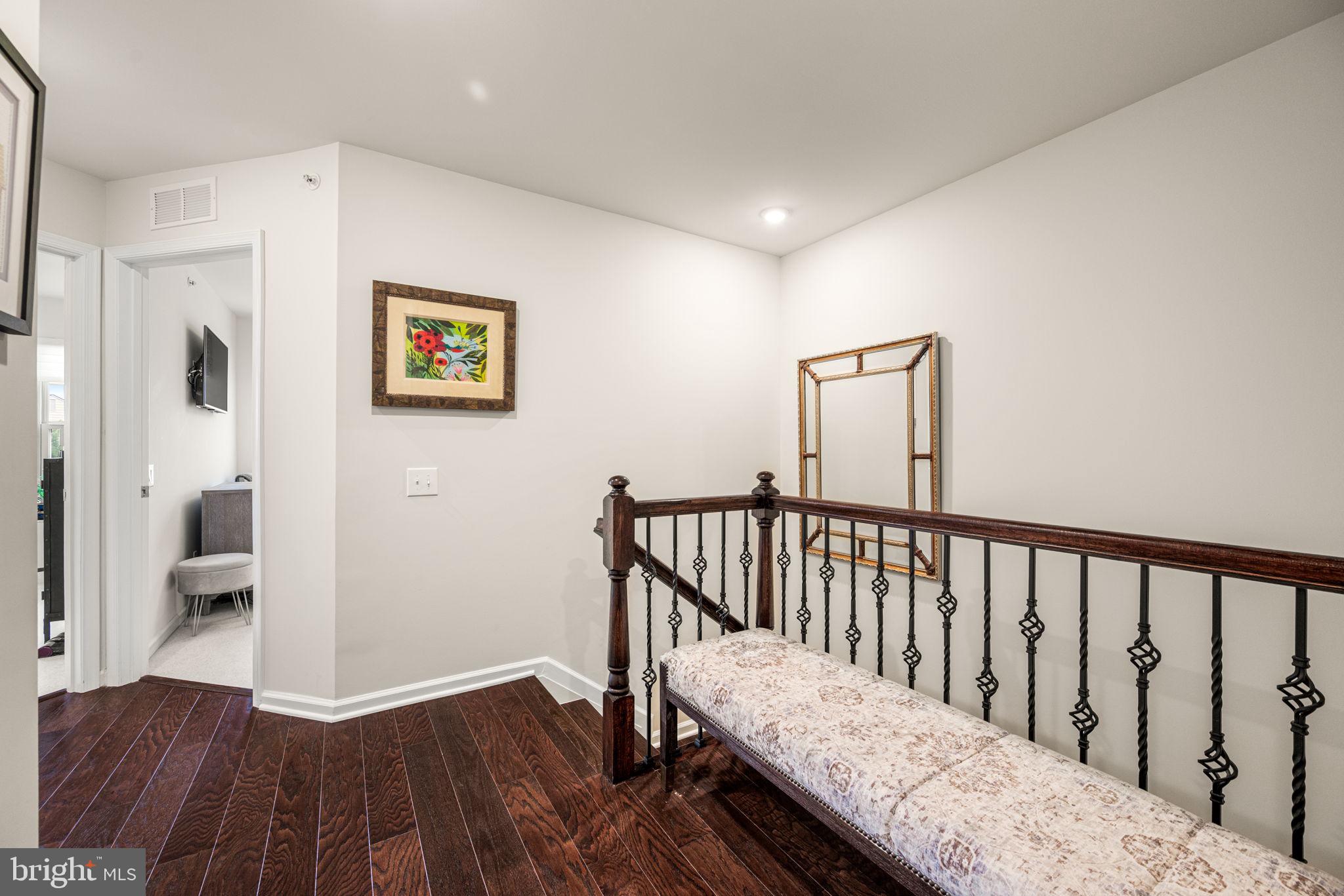 TALL OAKS - Residential