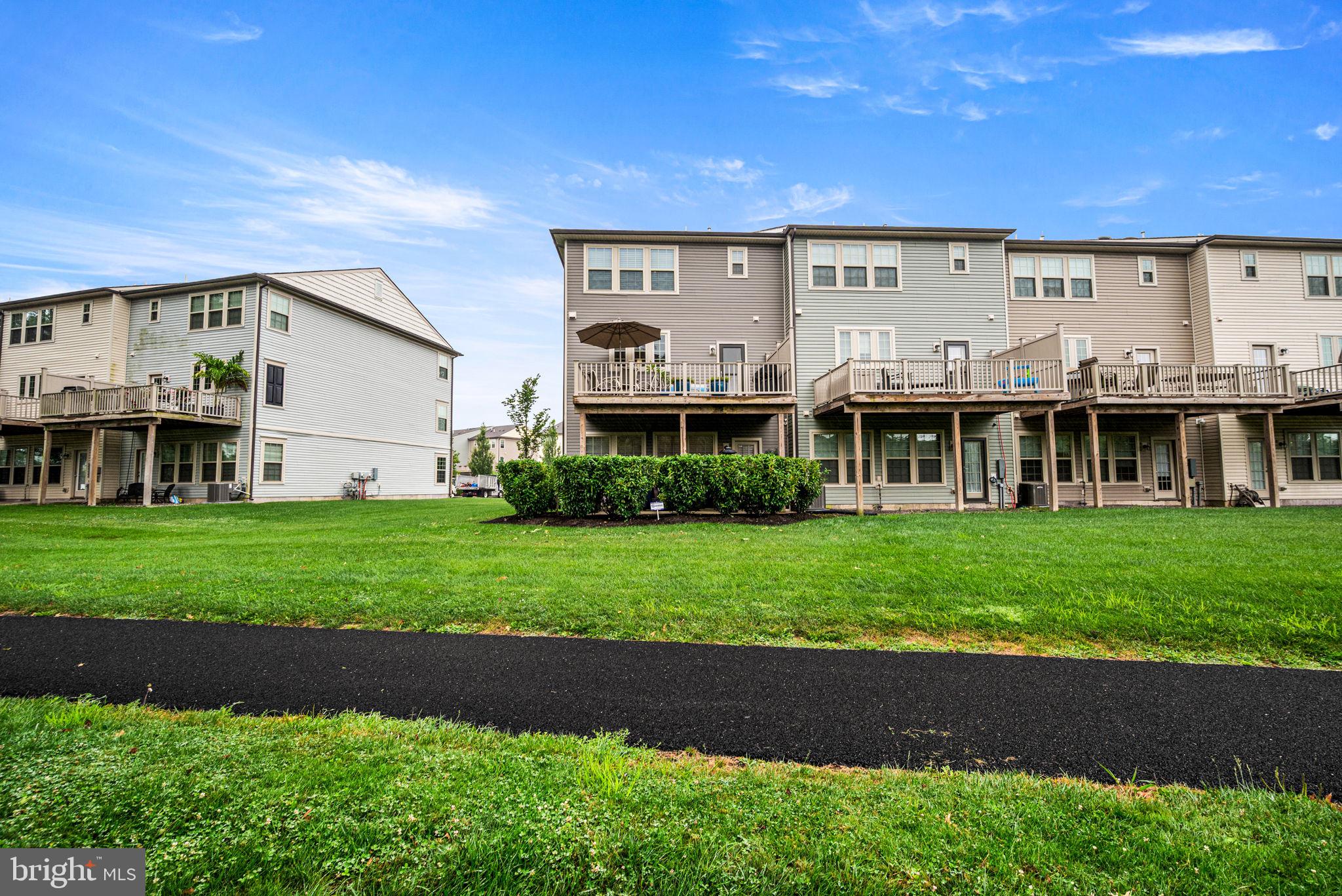 TALL OAKS - Residential