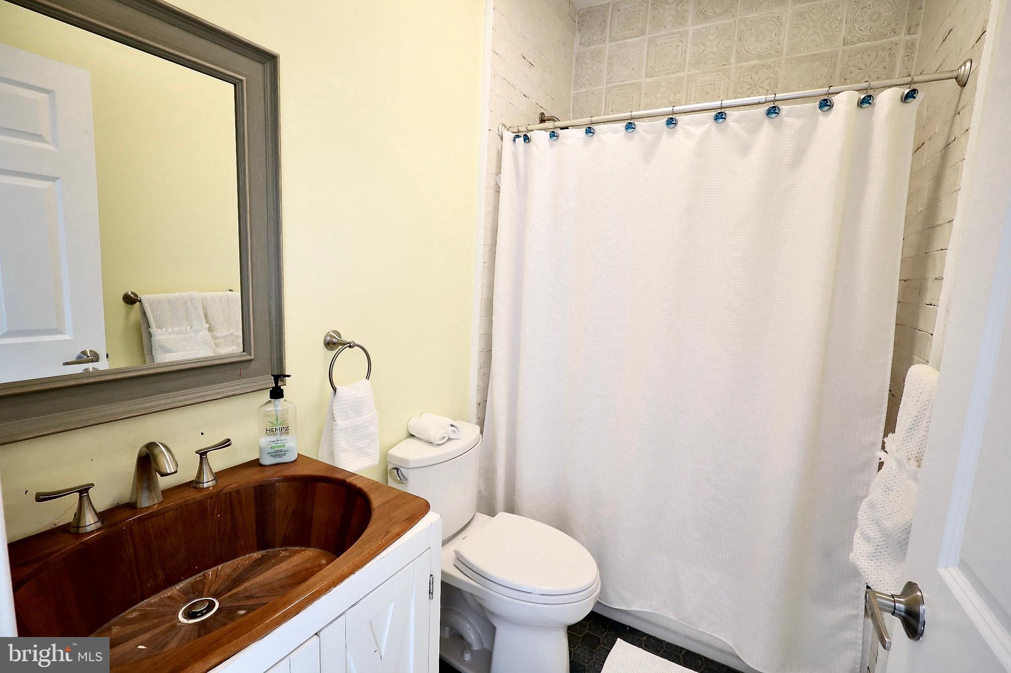 NORRIS SQUARE - Residential Lease