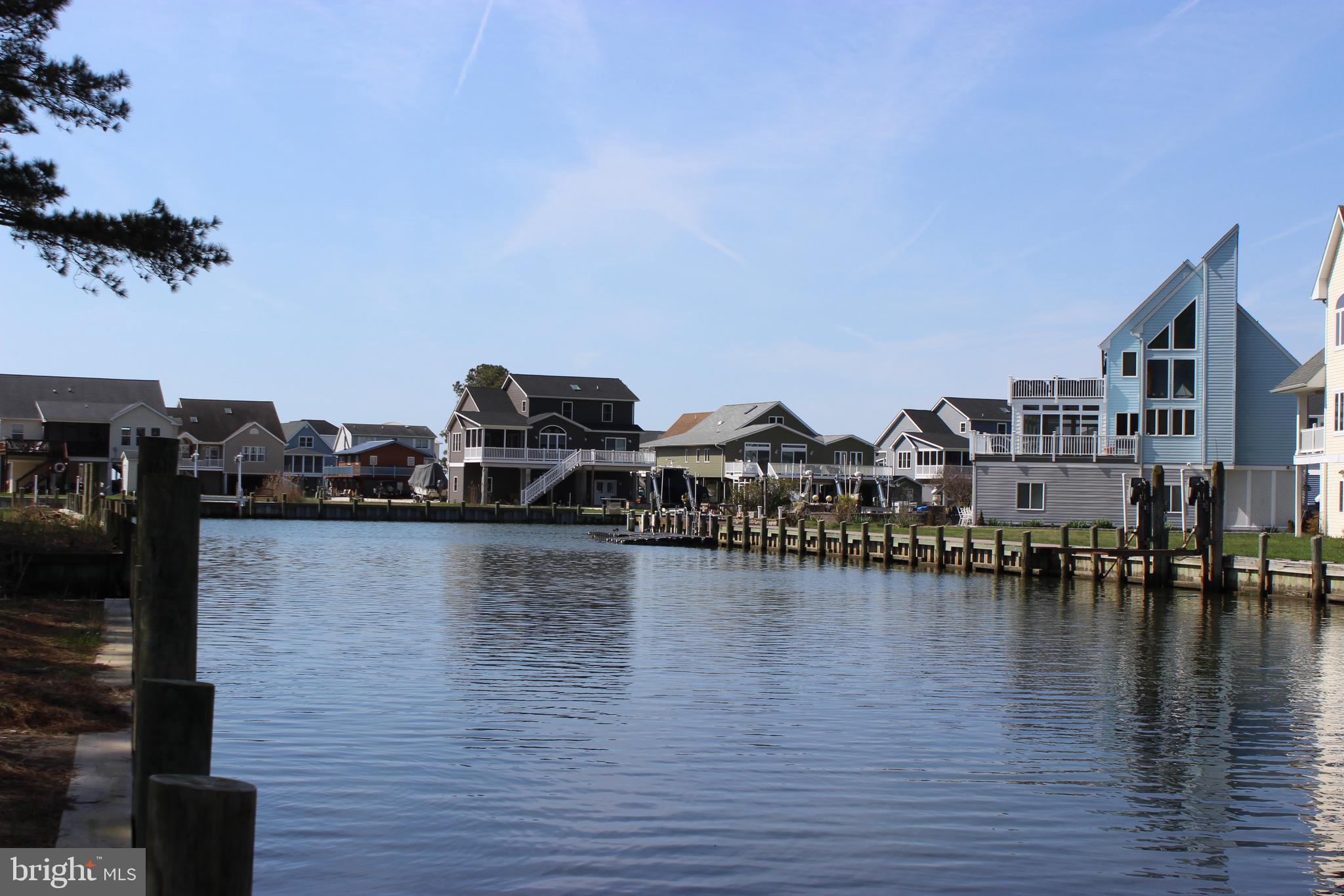 CAPTAIN'S COVE - Land