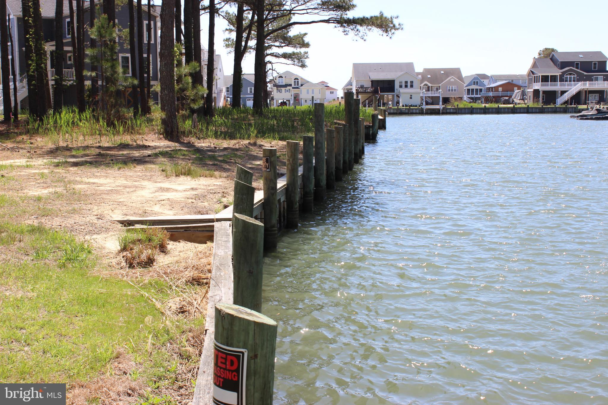 CAPTAIN'S COVE - Land