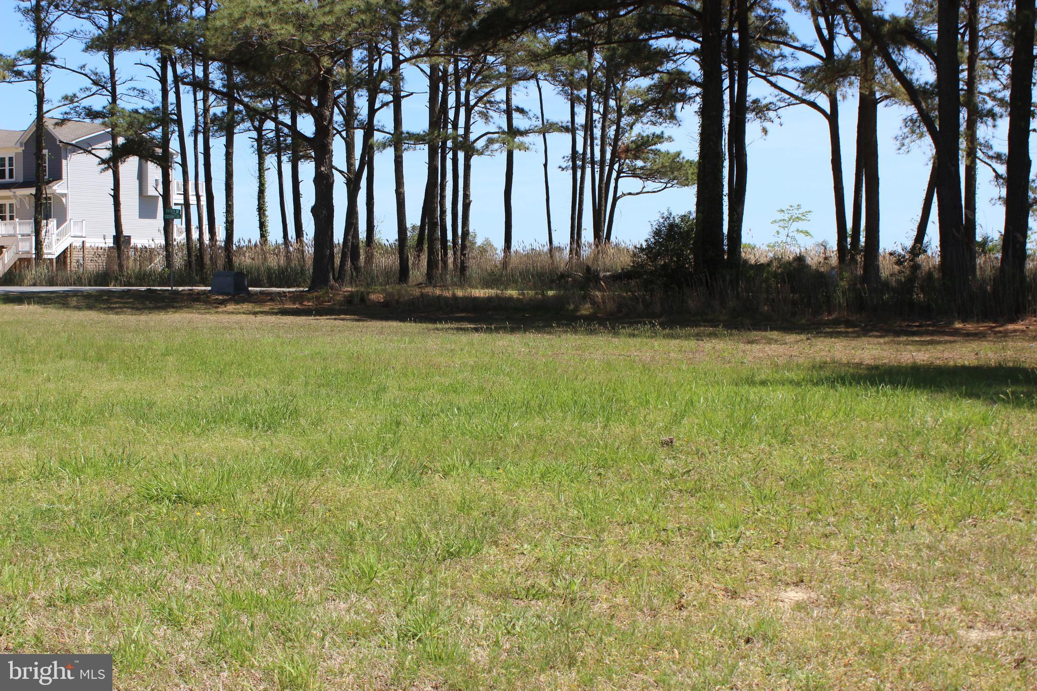 CAPTAIN'S COVE - Land