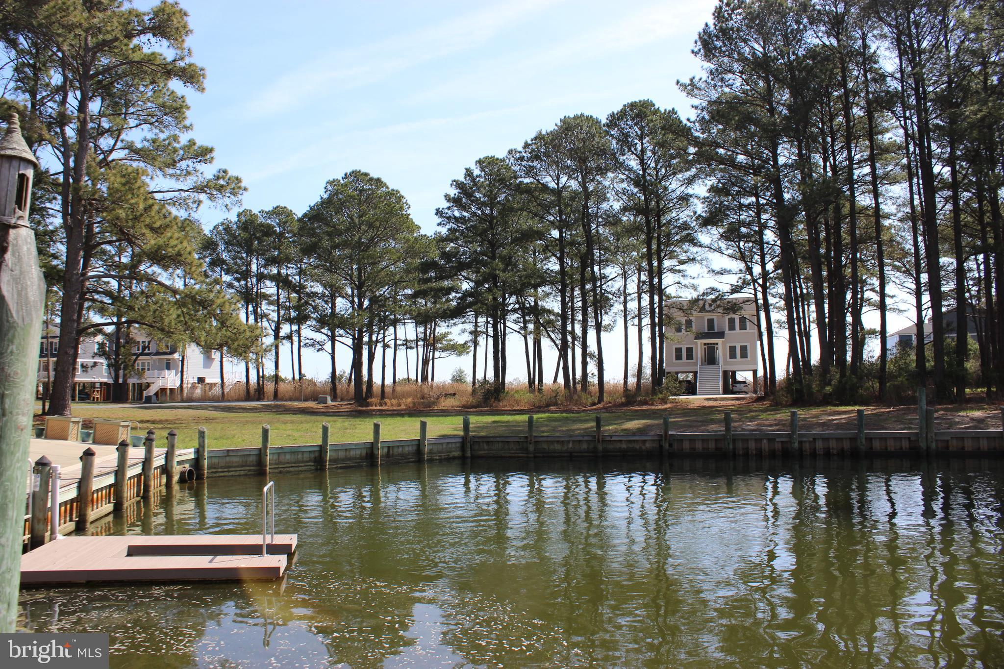 CAPTAIN'S COVE - Land