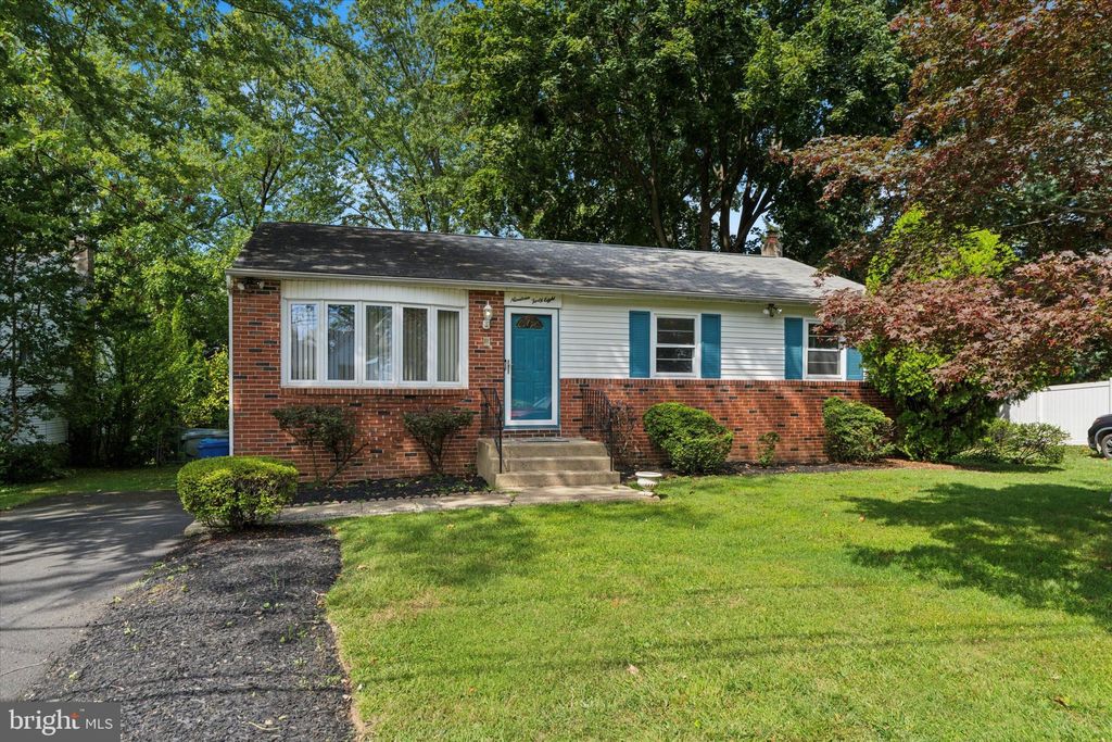 Photo of 1948 Lukens Avenue, WILLOW GROVE, PA 19090 (MLS # PAMC2155544)
