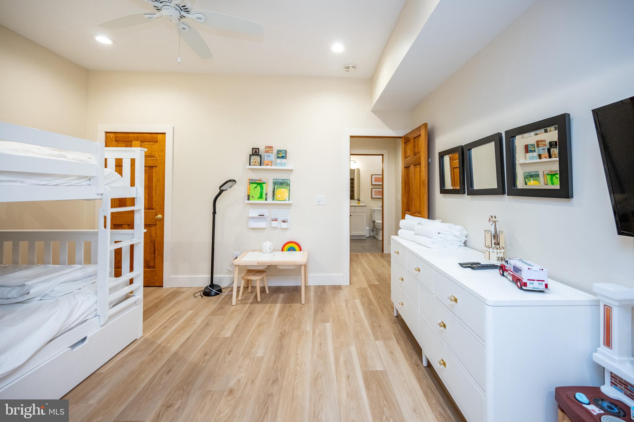 WATERFRONT GREENS - Residential