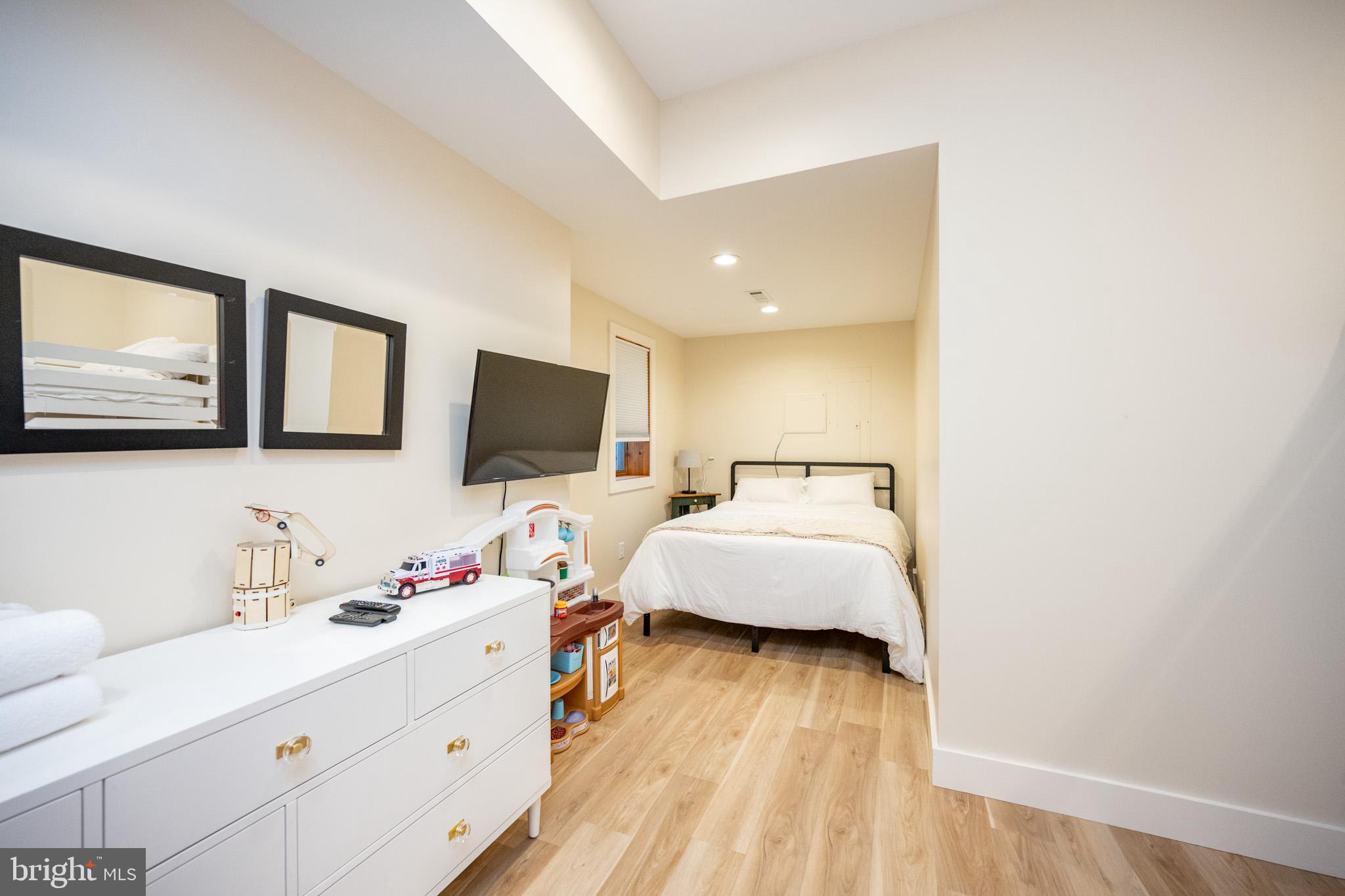 WATERFRONT GREENS - Residential