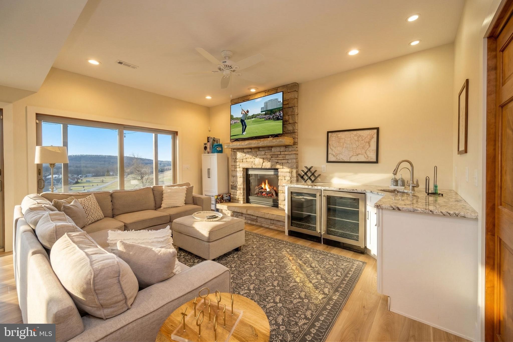 WATERFRONT GREENS - Residential