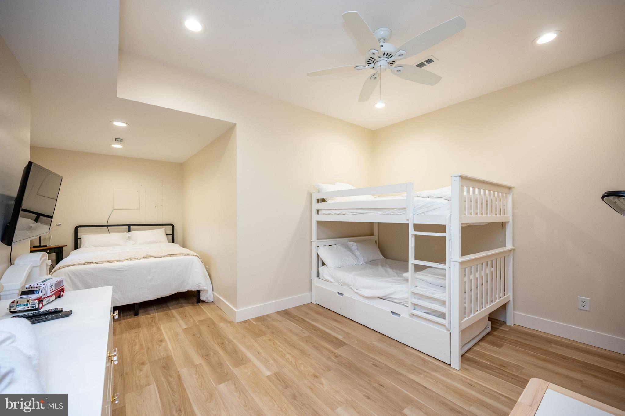 WATERFRONT GREENS - Residential