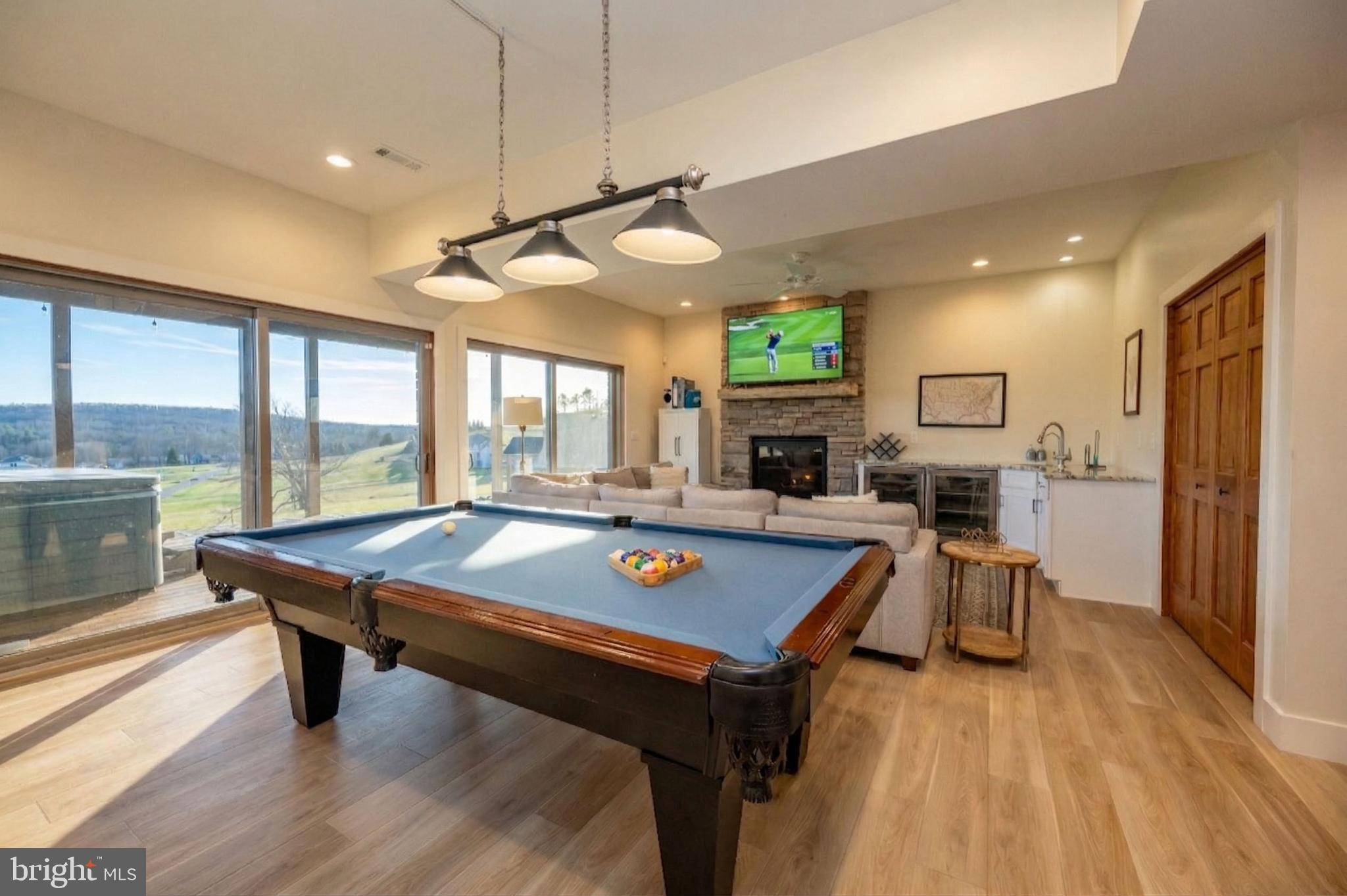 WATERFRONT GREENS - Residential