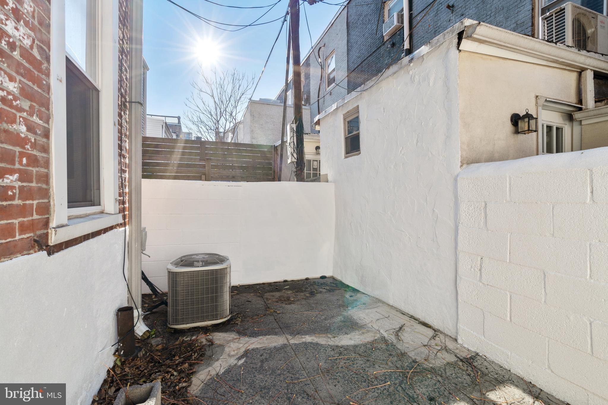 QUEEN VILLAGE - Residential Lease