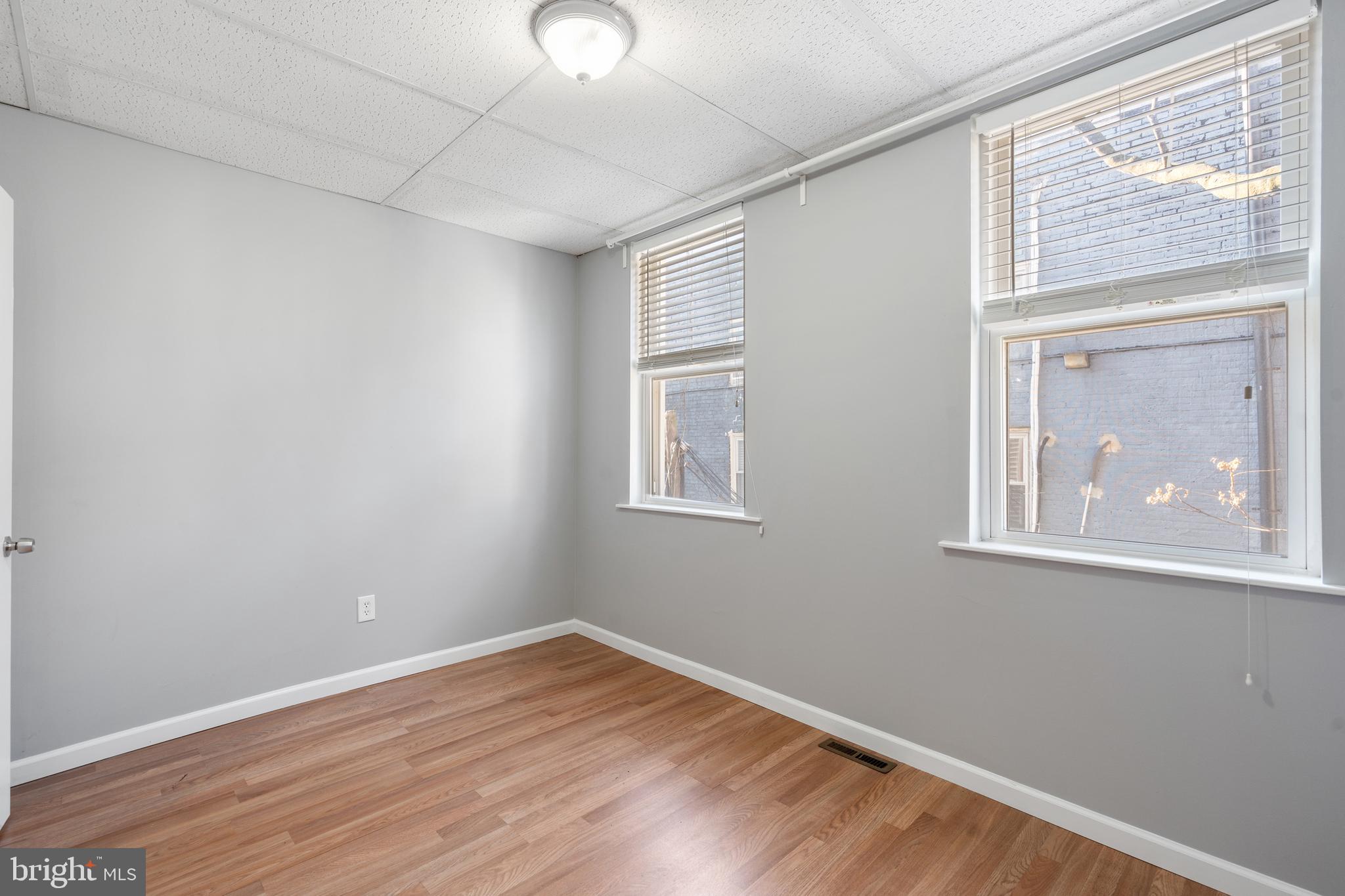 QUEEN VILLAGE - Residential Lease