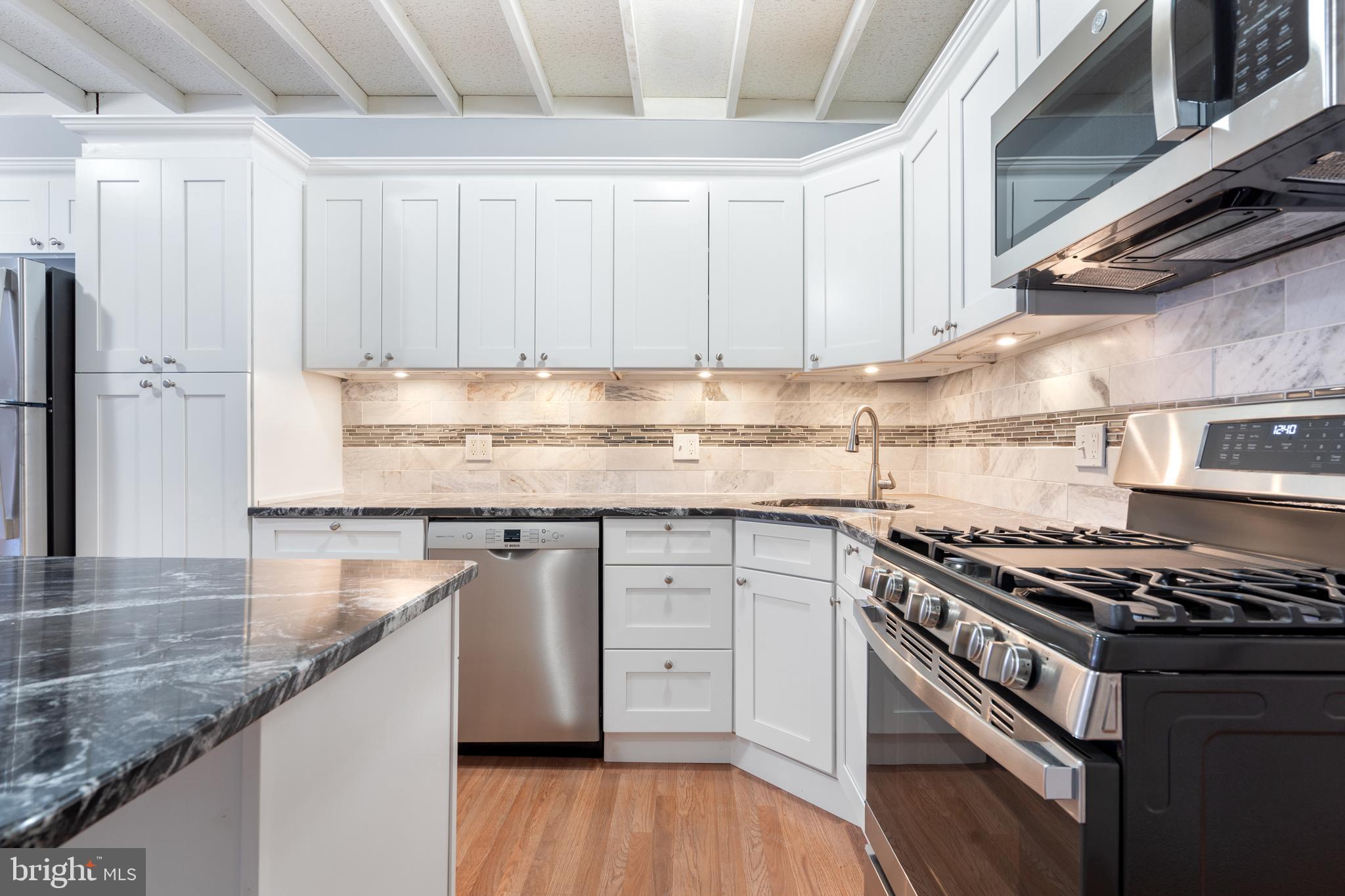 QUEEN VILLAGE - Residential Lease