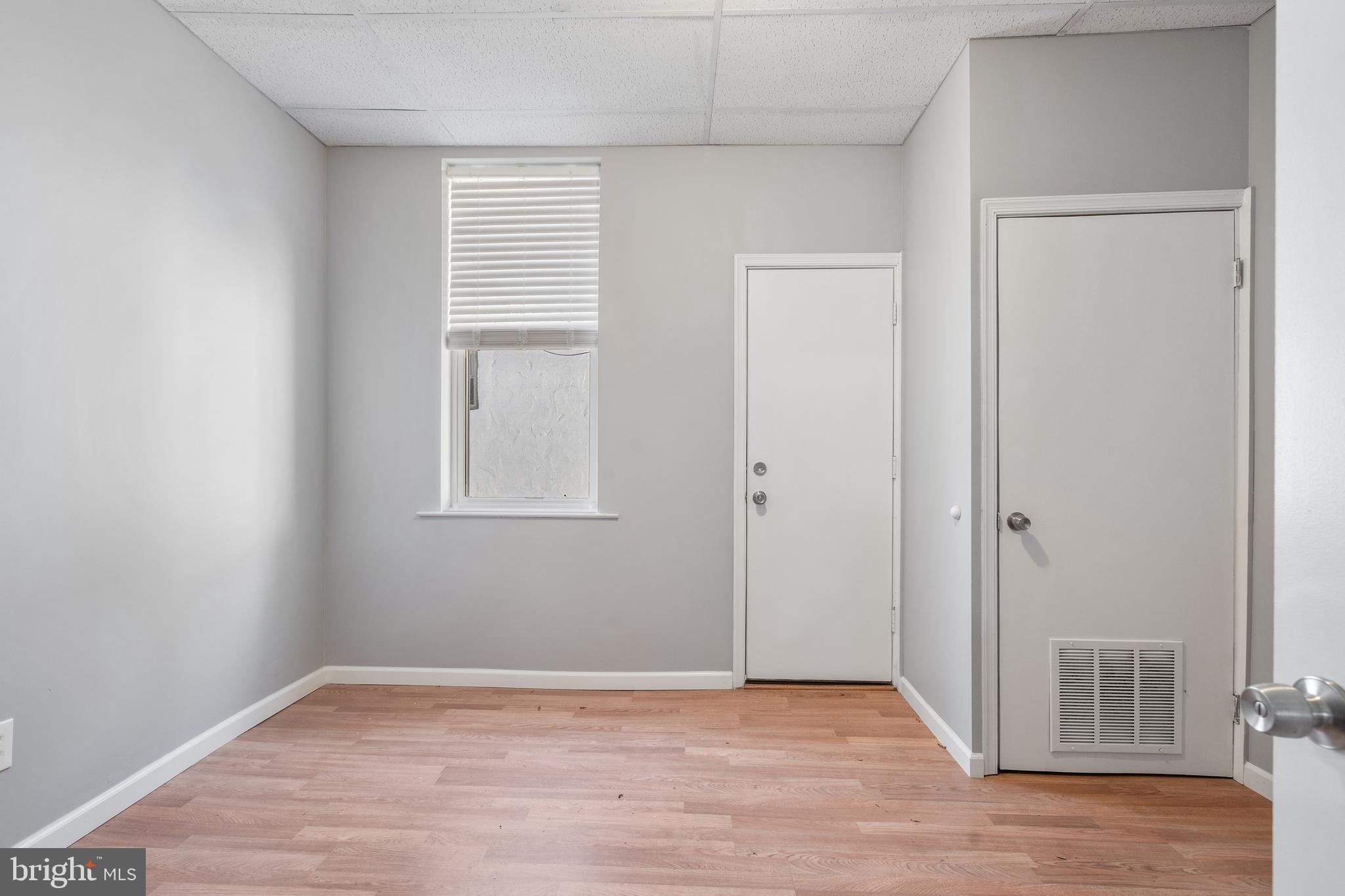 QUEEN VILLAGE - Residential Lease