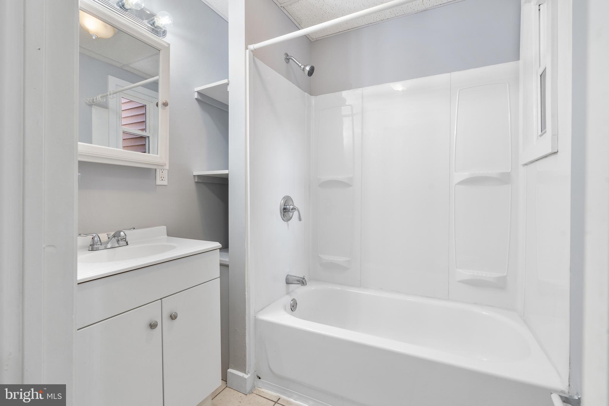 QUEEN VILLAGE - Residential Lease