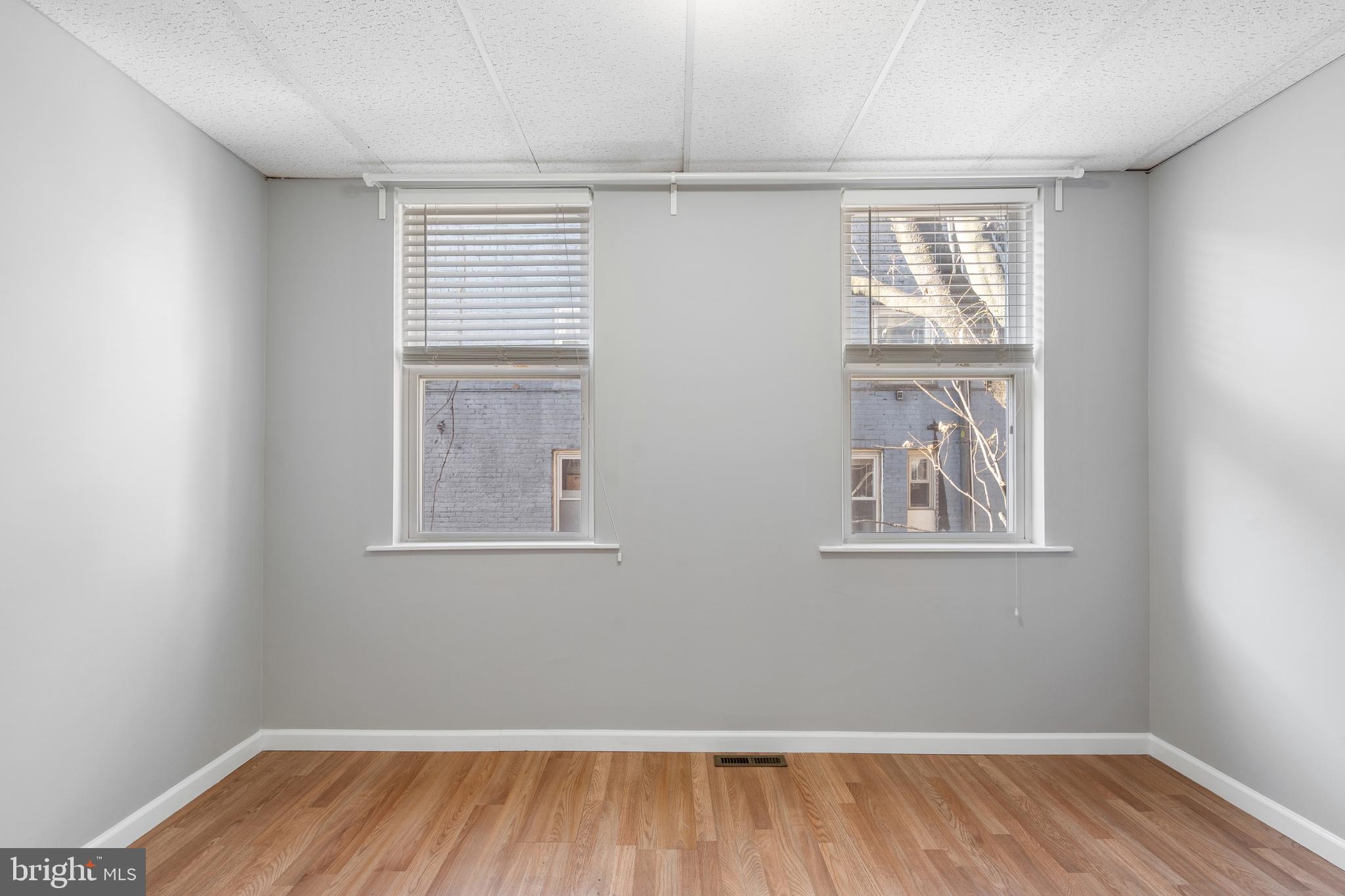 QUEEN VILLAGE - Residential Lease