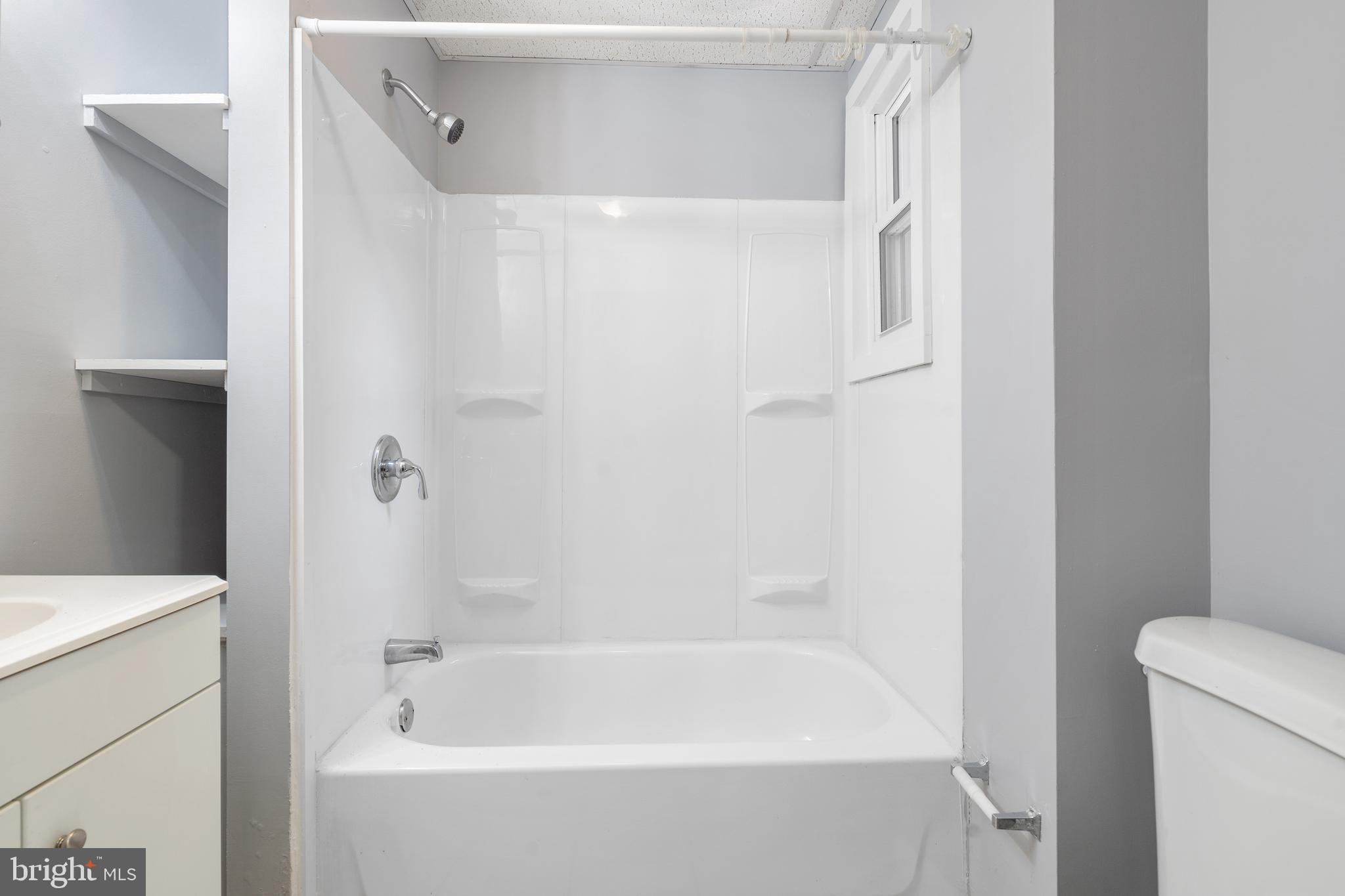 QUEEN VILLAGE - Residential Lease