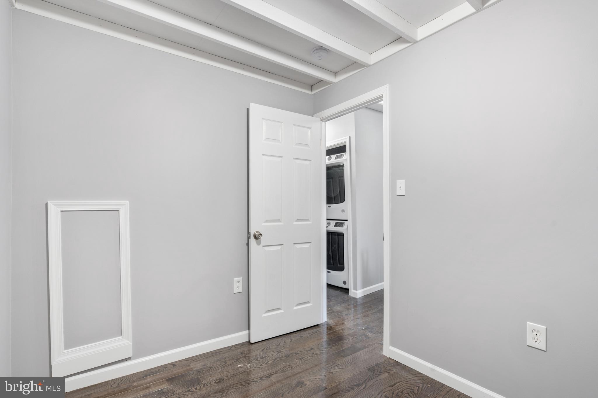 QUEEN VILLAGE - Residential Lease