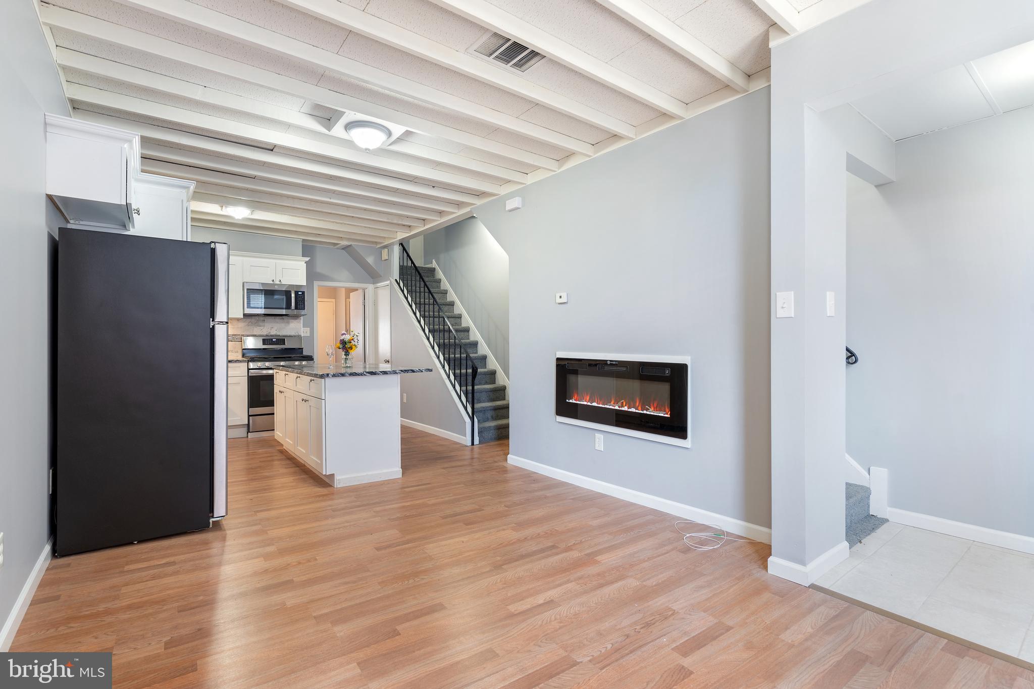 QUEEN VILLAGE - Residential Lease