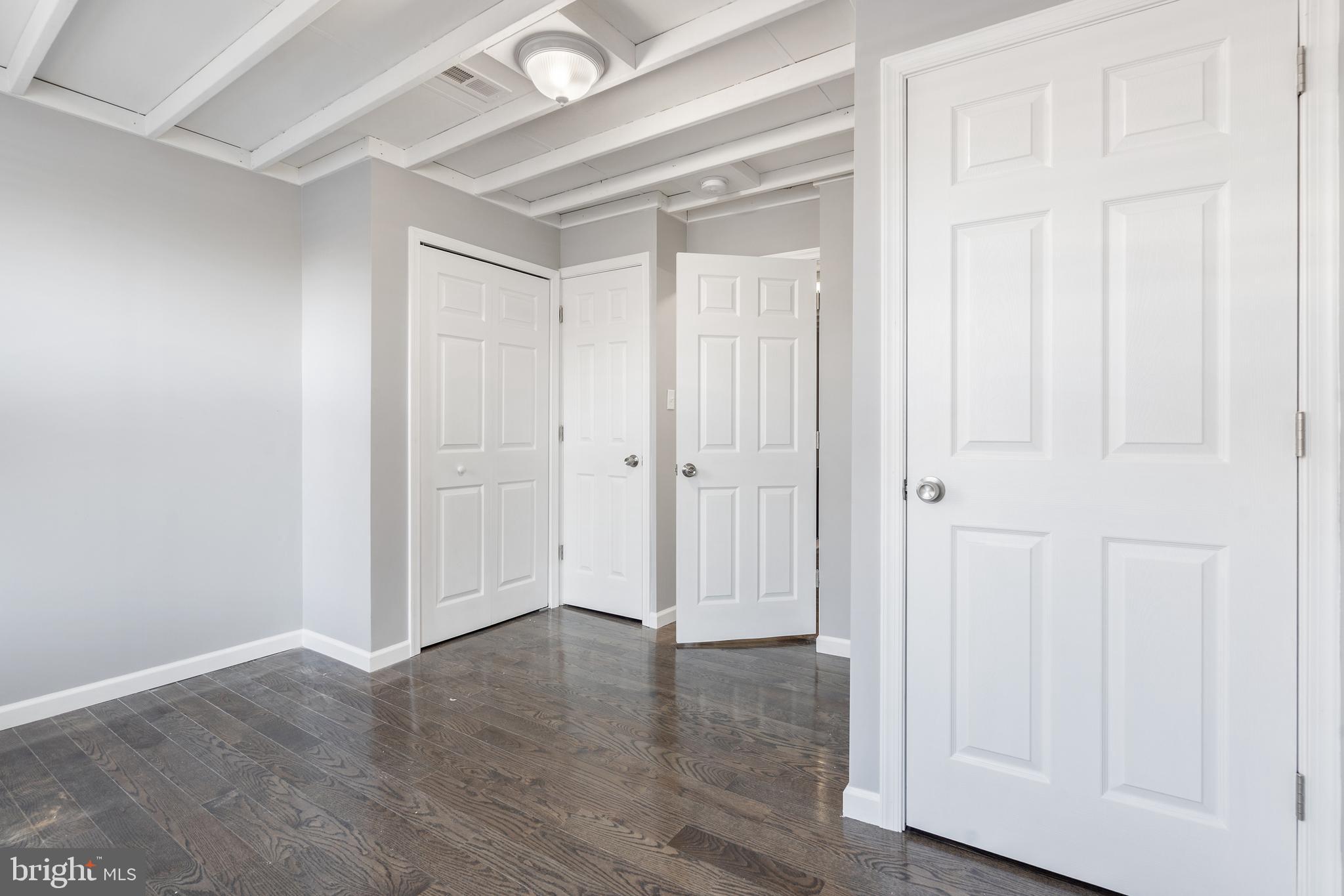 QUEEN VILLAGE - Residential Lease