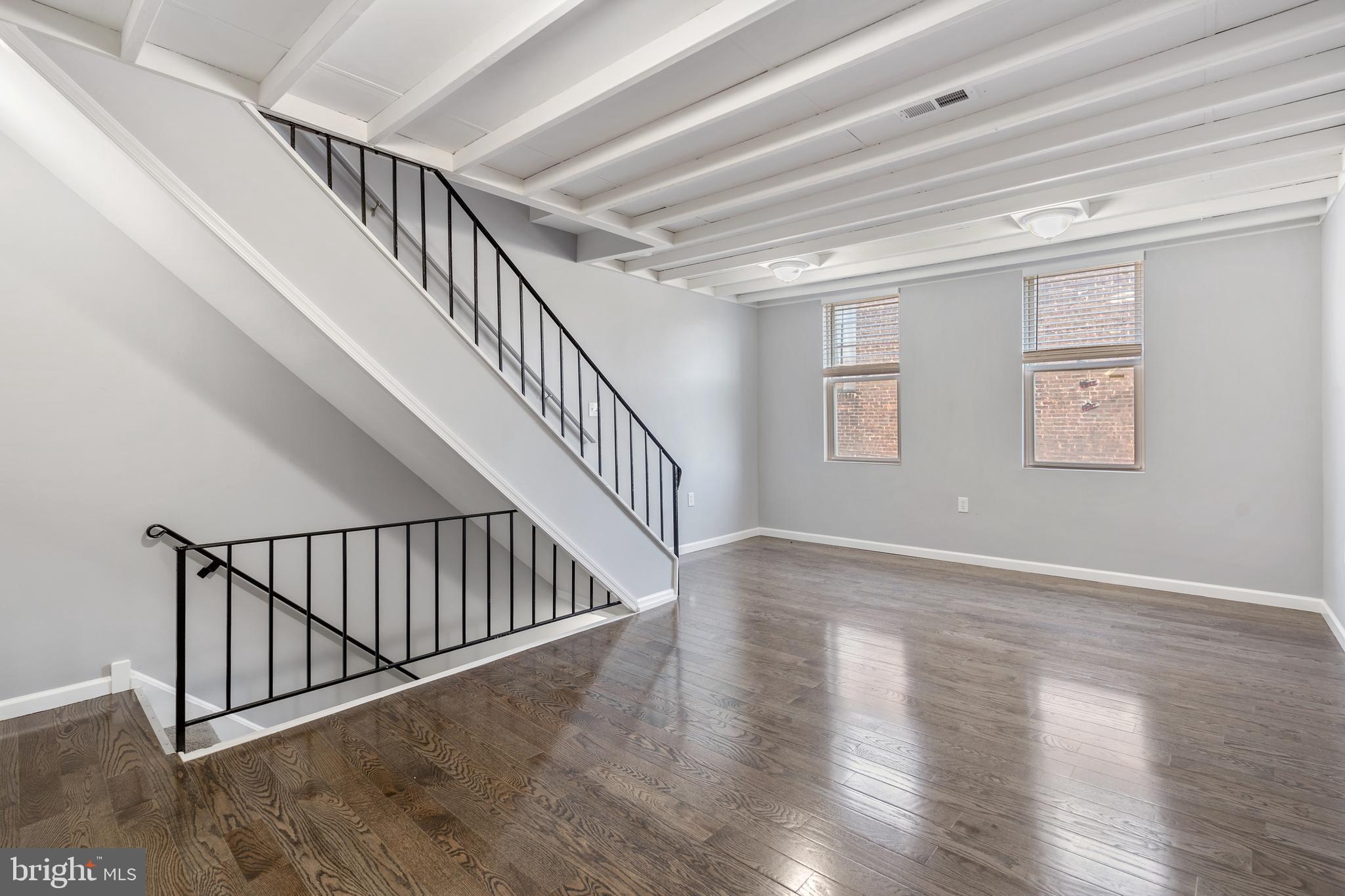 QUEEN VILLAGE - Residential Lease