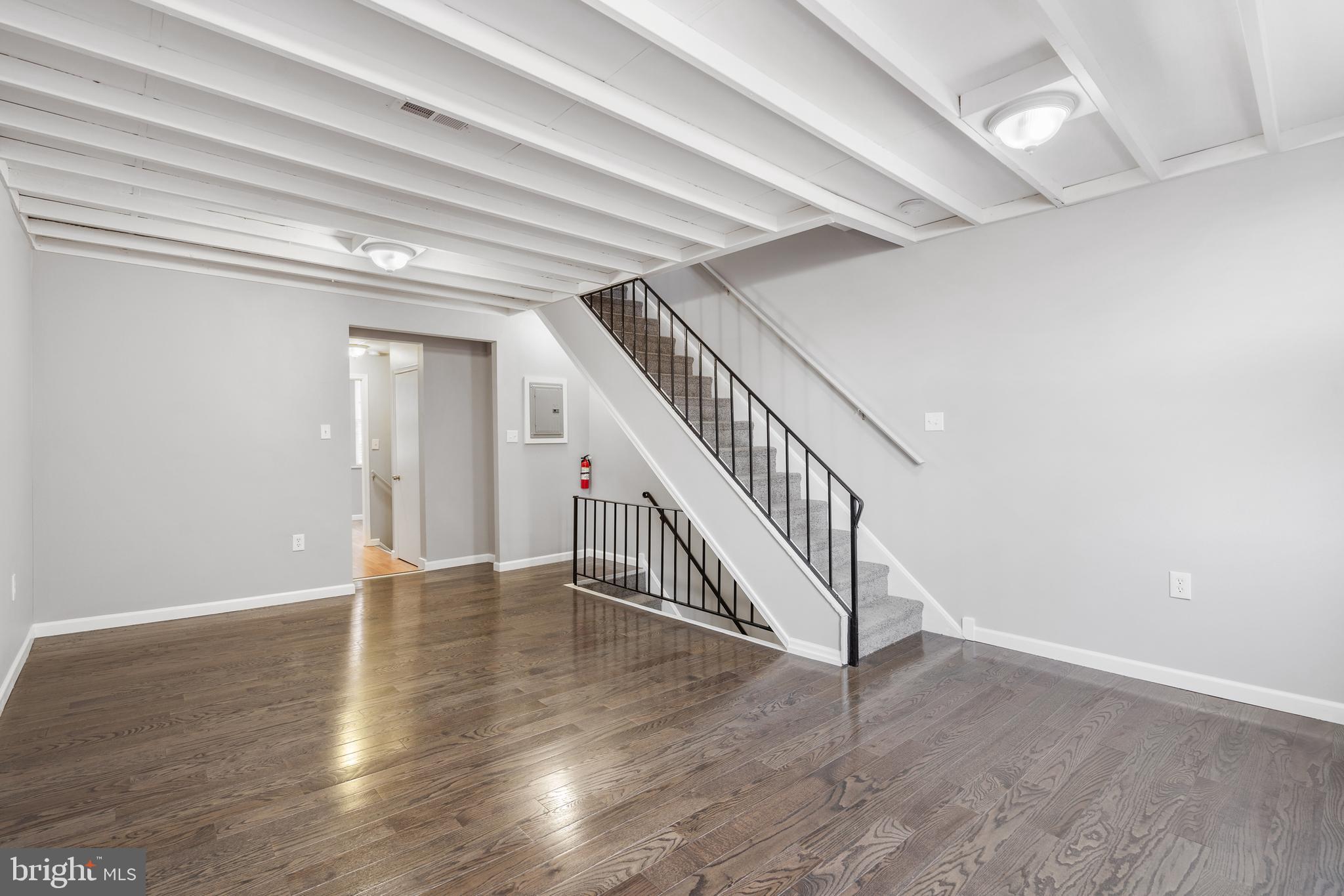 QUEEN VILLAGE - Residential Lease