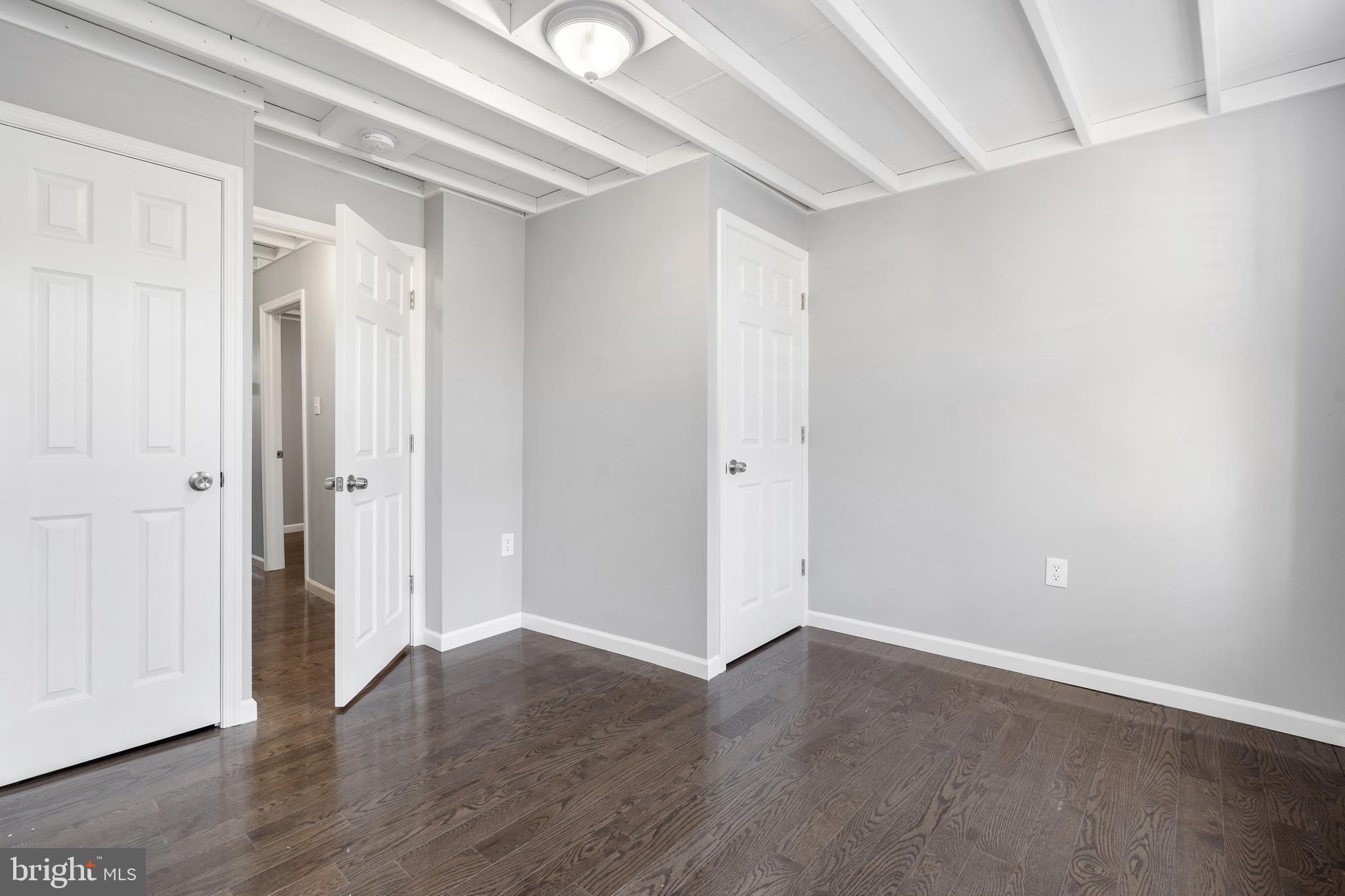 QUEEN VILLAGE - Residential Lease