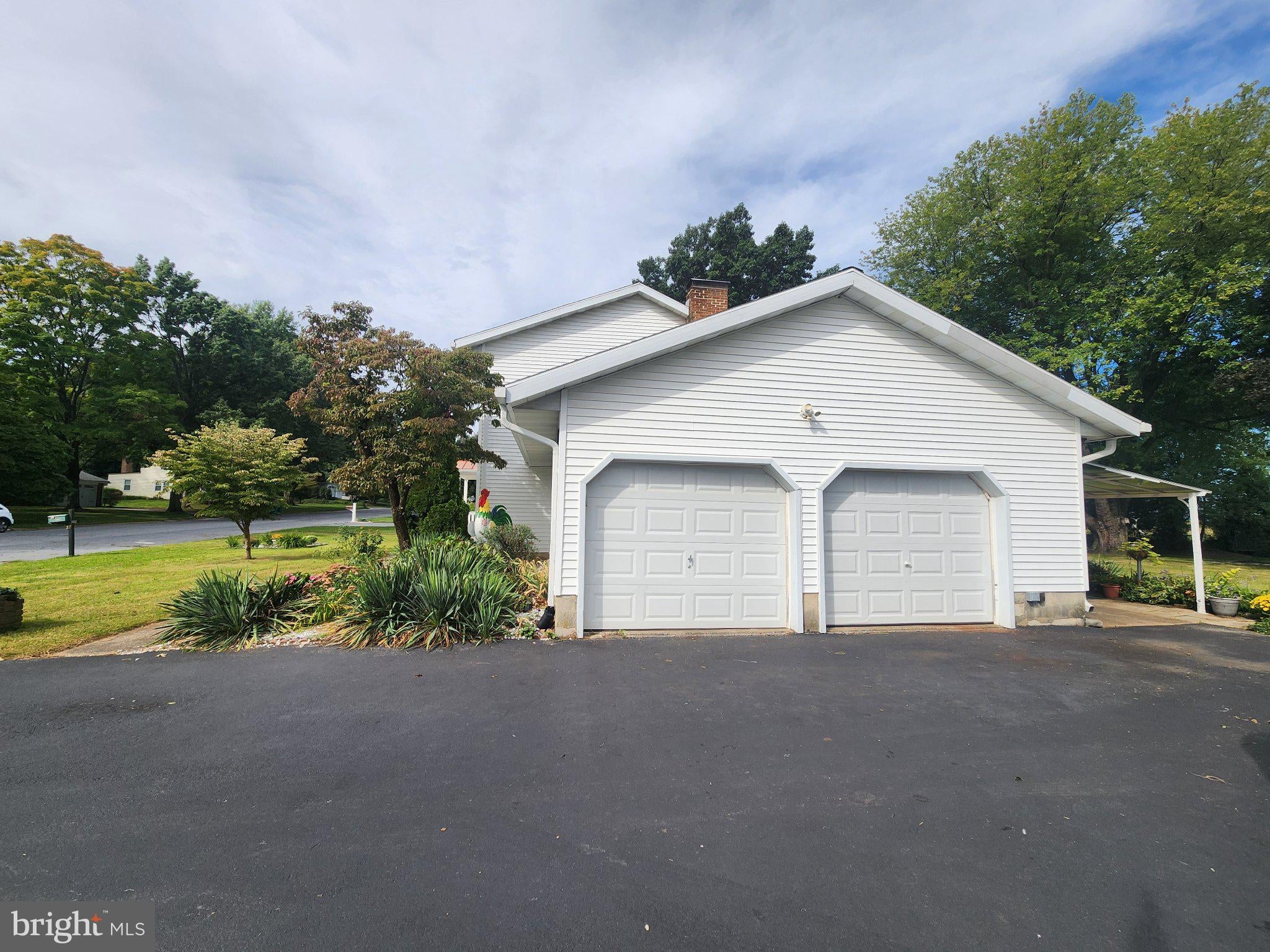 27 FOREST AVENUE