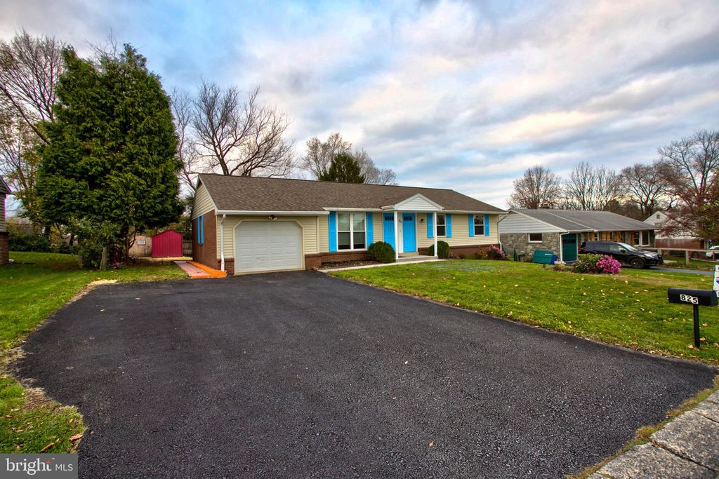 Photo of 825 DARBY LN, LANCASTER, PA 17601 (MLS # PALA2027958)