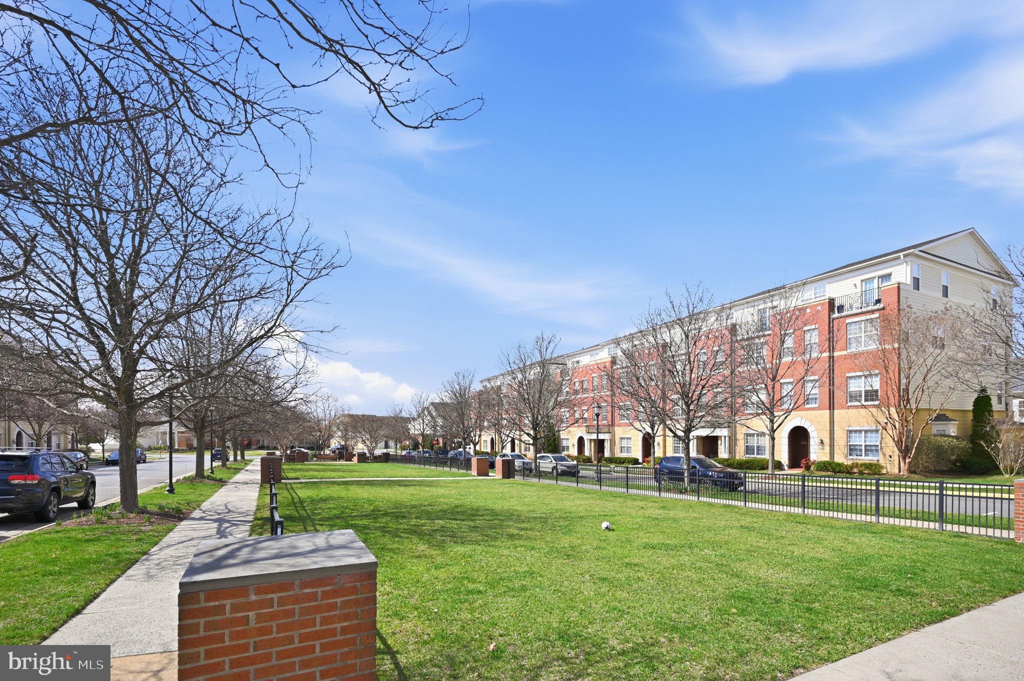 TOWNES CONDOMINIUMS - Residential