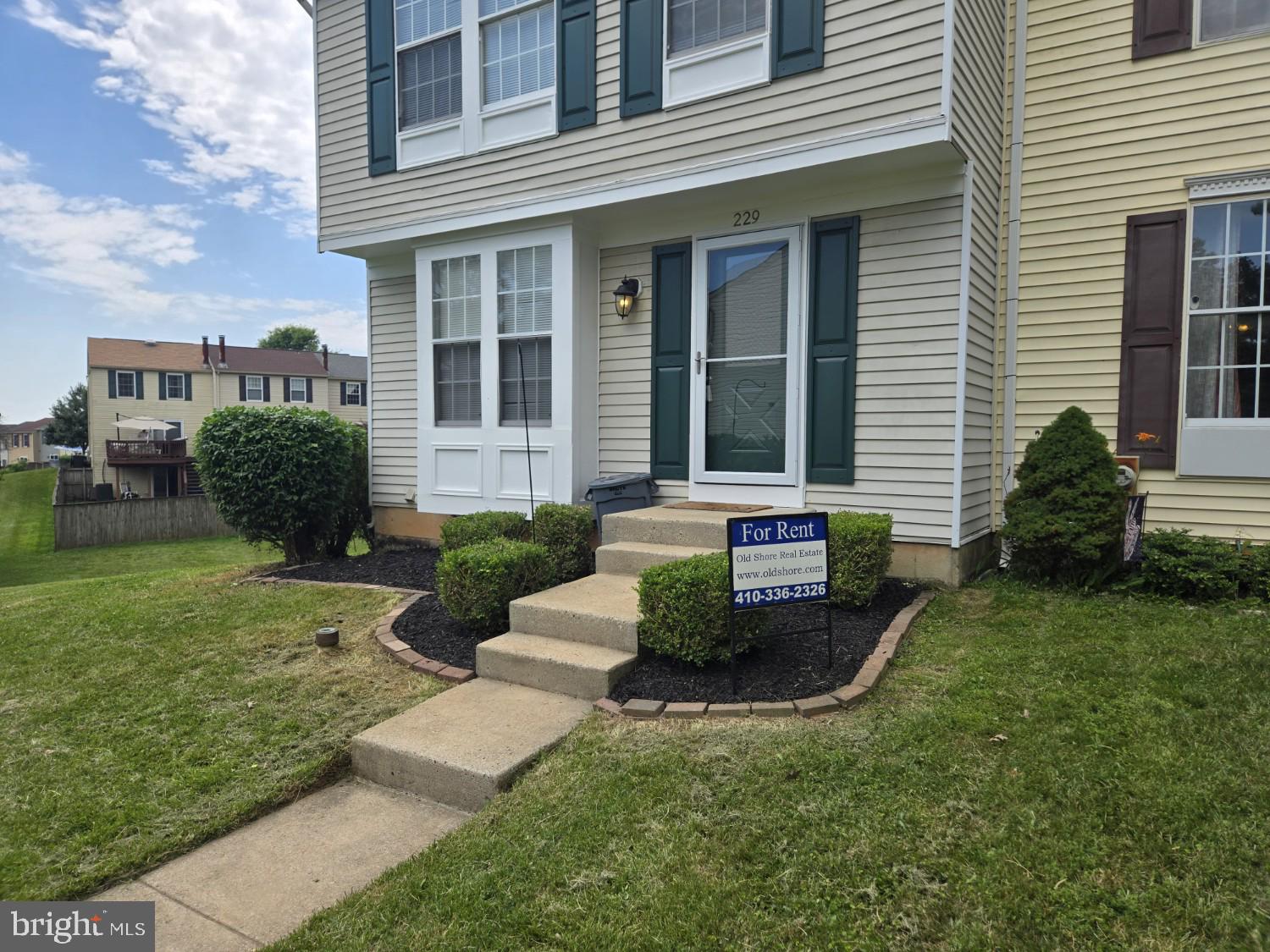 CONSTANT FRIENDSHIP - Residential Lease