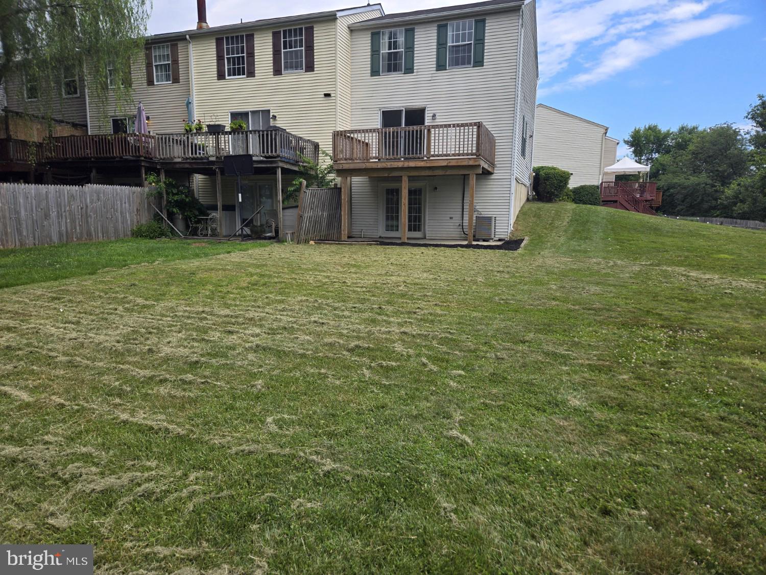 CONSTANT FRIENDSHIP - Residential Lease