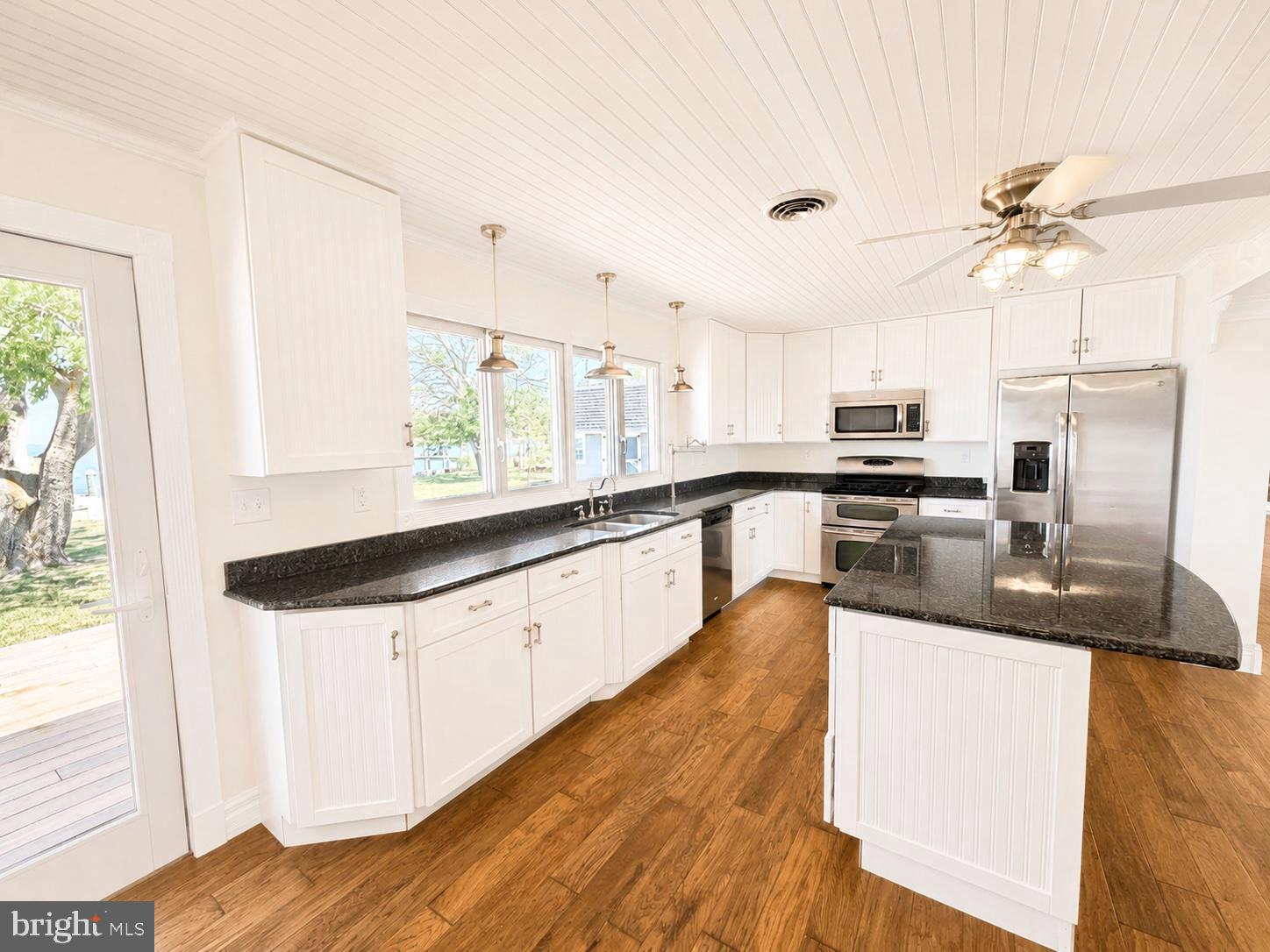 MUDDY HOOK COVE - Residential