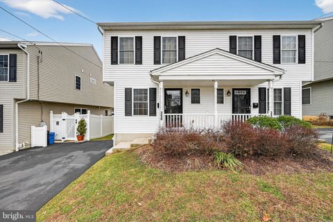 Townhouse For Sale - 250 Davis Avenue<br/> CLIFTON HEIGHTS, PA 19018