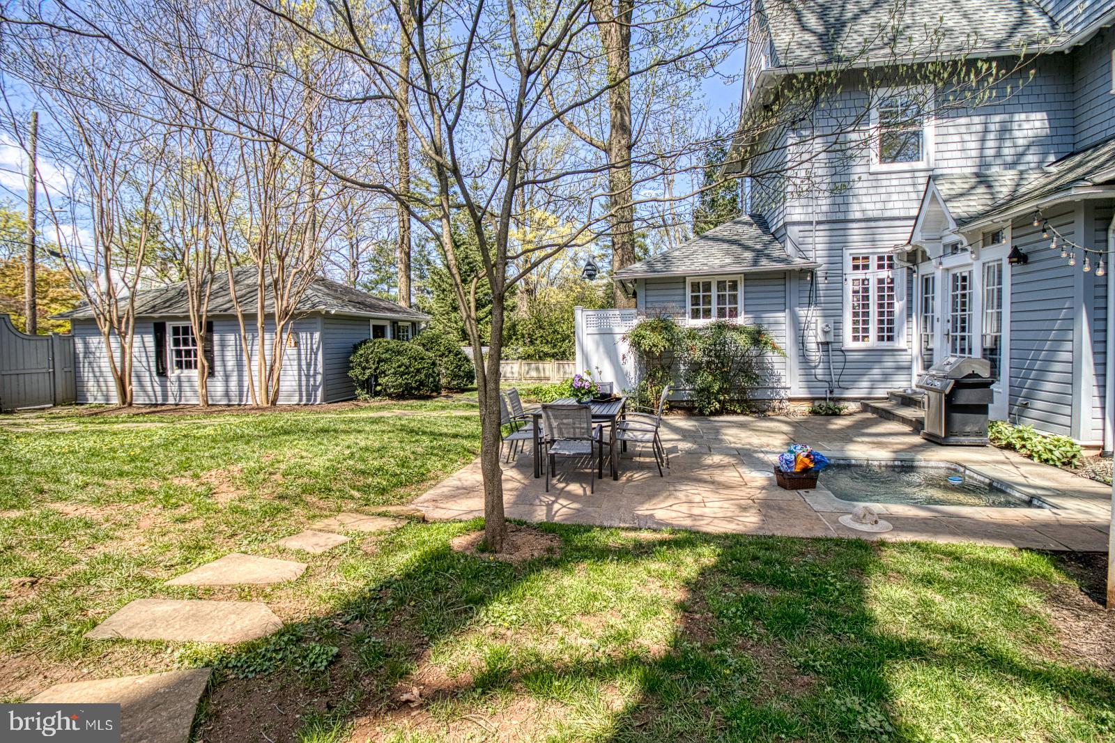 ROLAND PARK - Residential