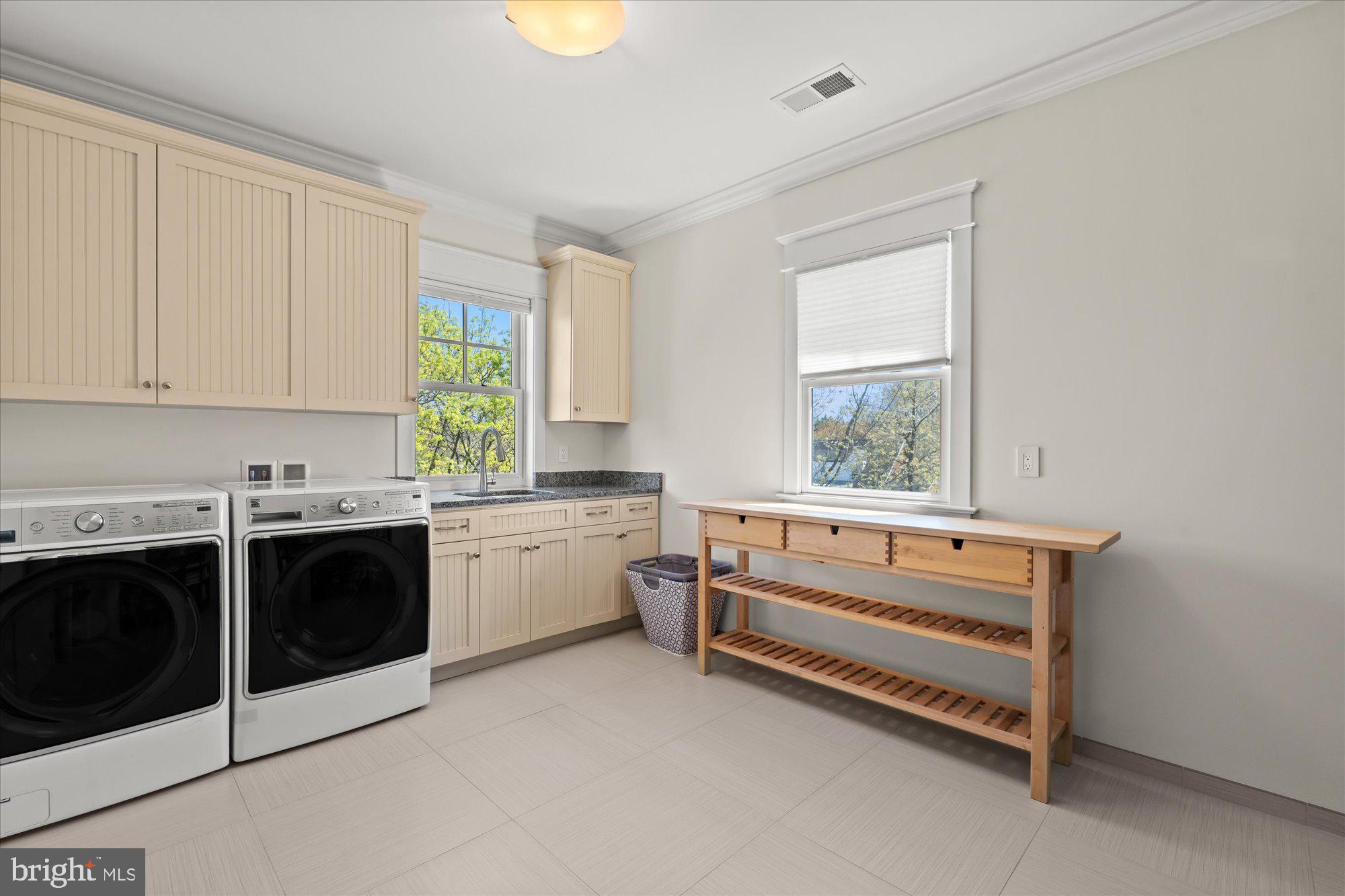 WILLIAMSBURG VILLAGE - Residential