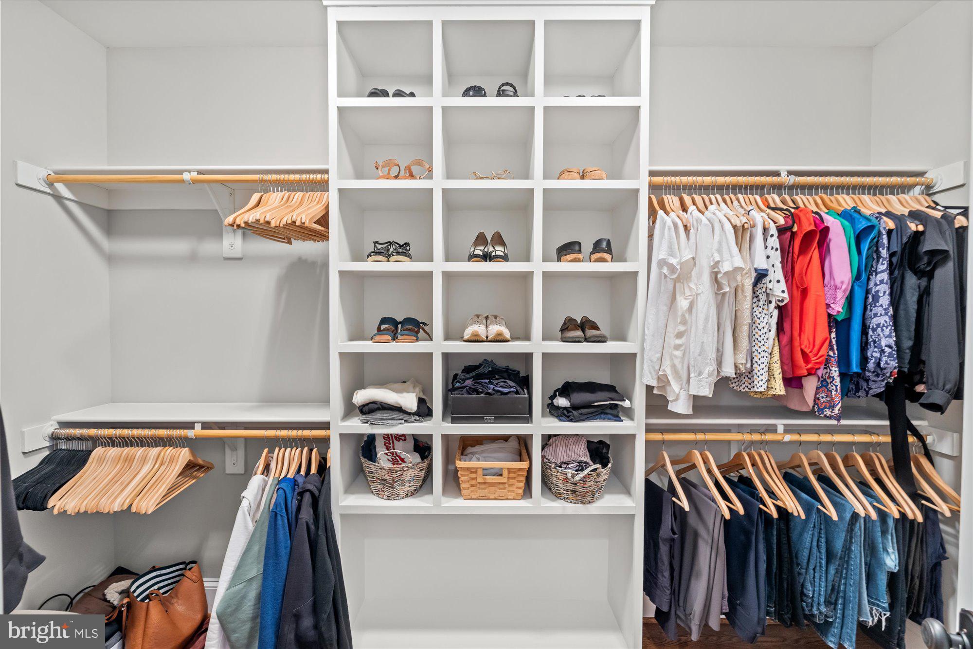 WILLIAMSBURG VILLAGE - Residential