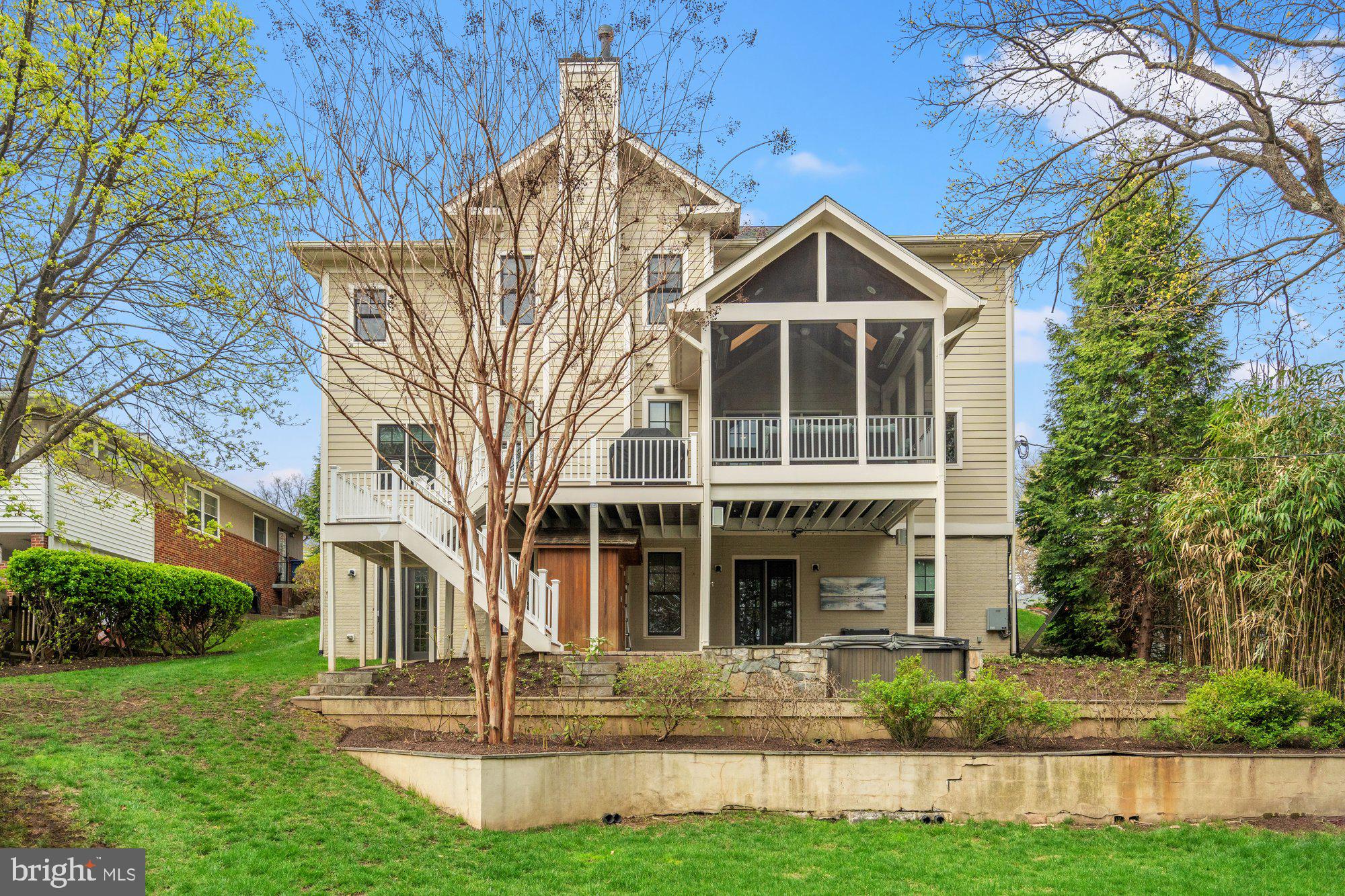 WILLIAMSBURG VILLAGE - Residential